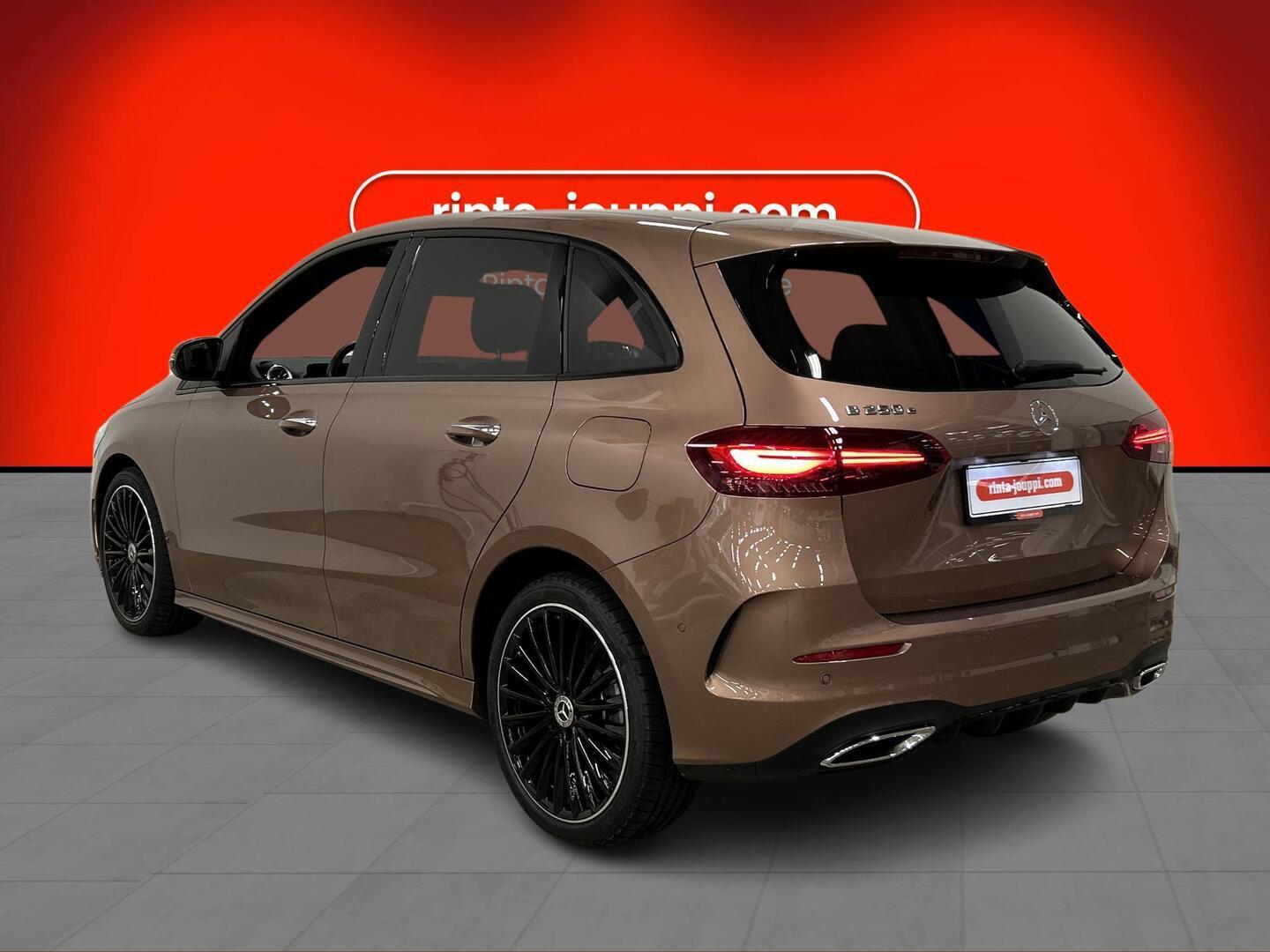 MERCEDES-BENZ B 2024