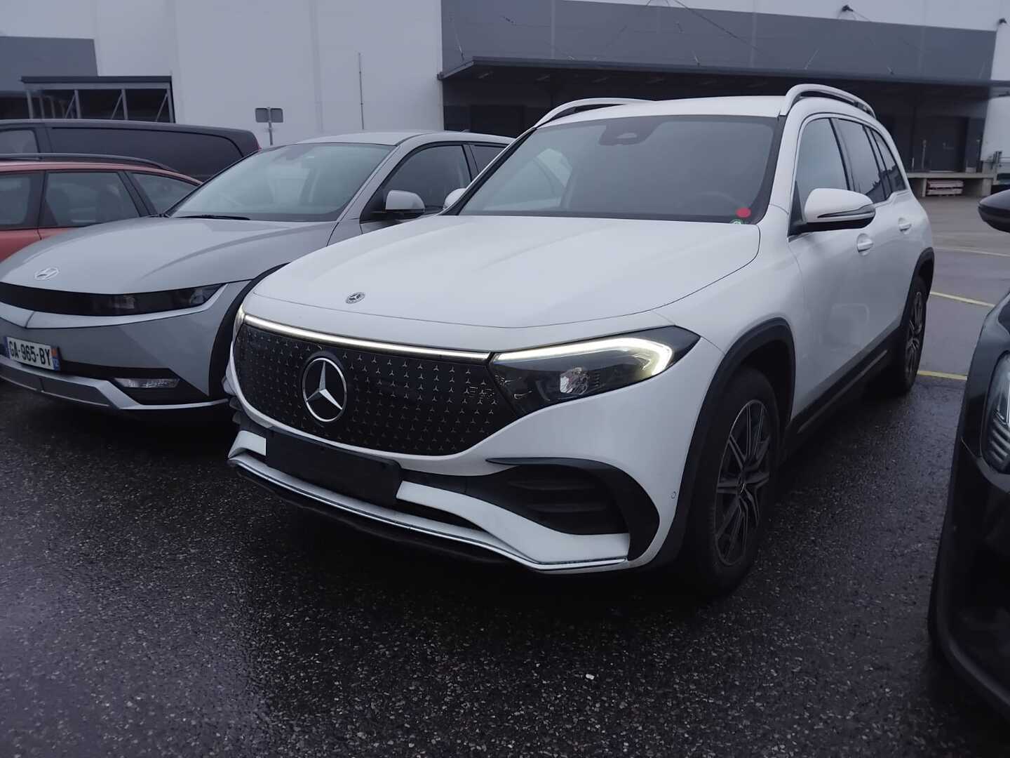 MERCEDES-BENZ EQB 2024