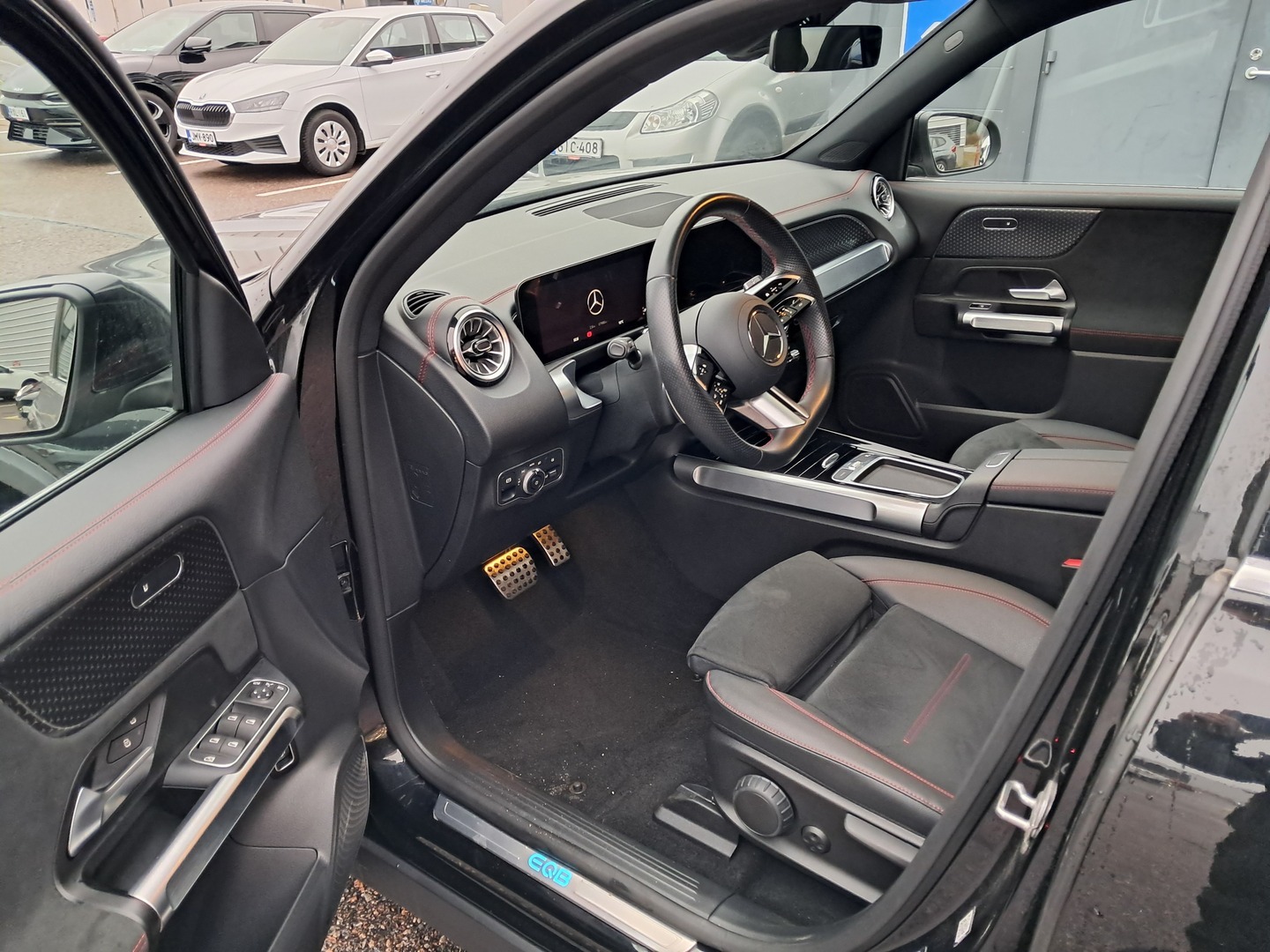 MERCEDES-BENZ EQB 2024