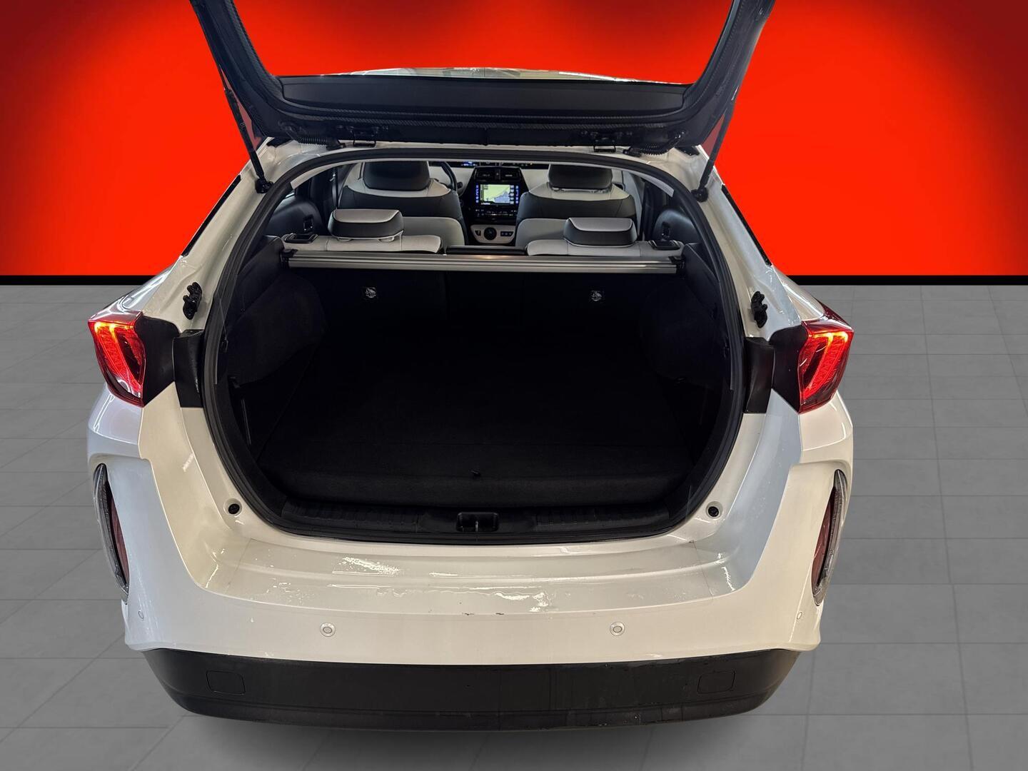 TOYOTA Prius Plug-in 2017