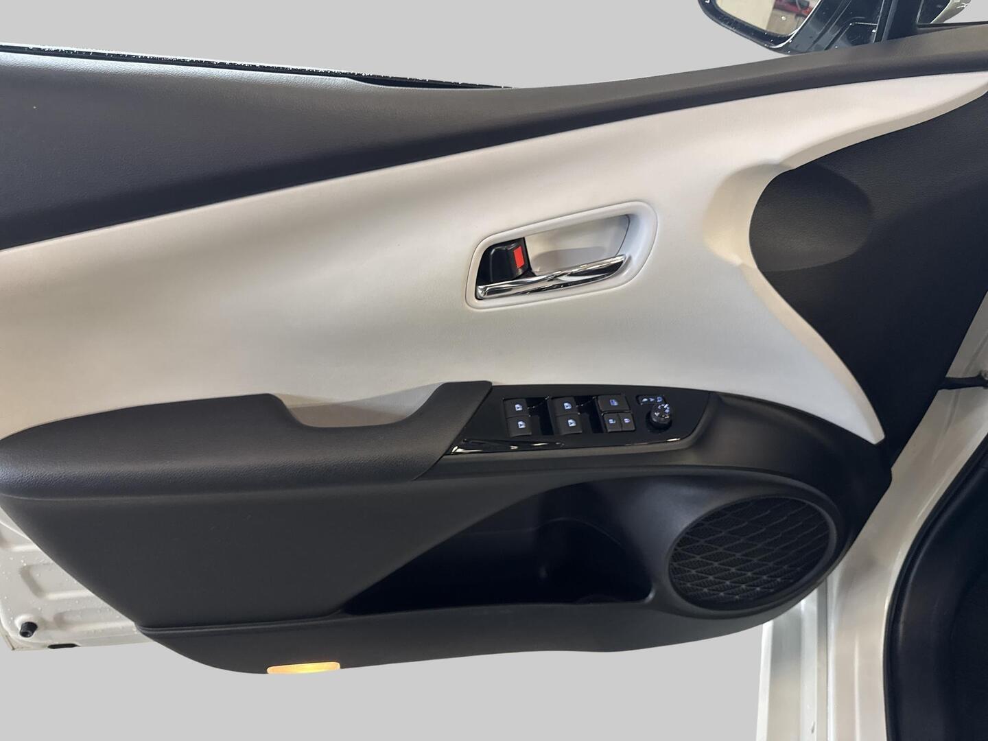 TOYOTA Prius Plug-in 2017