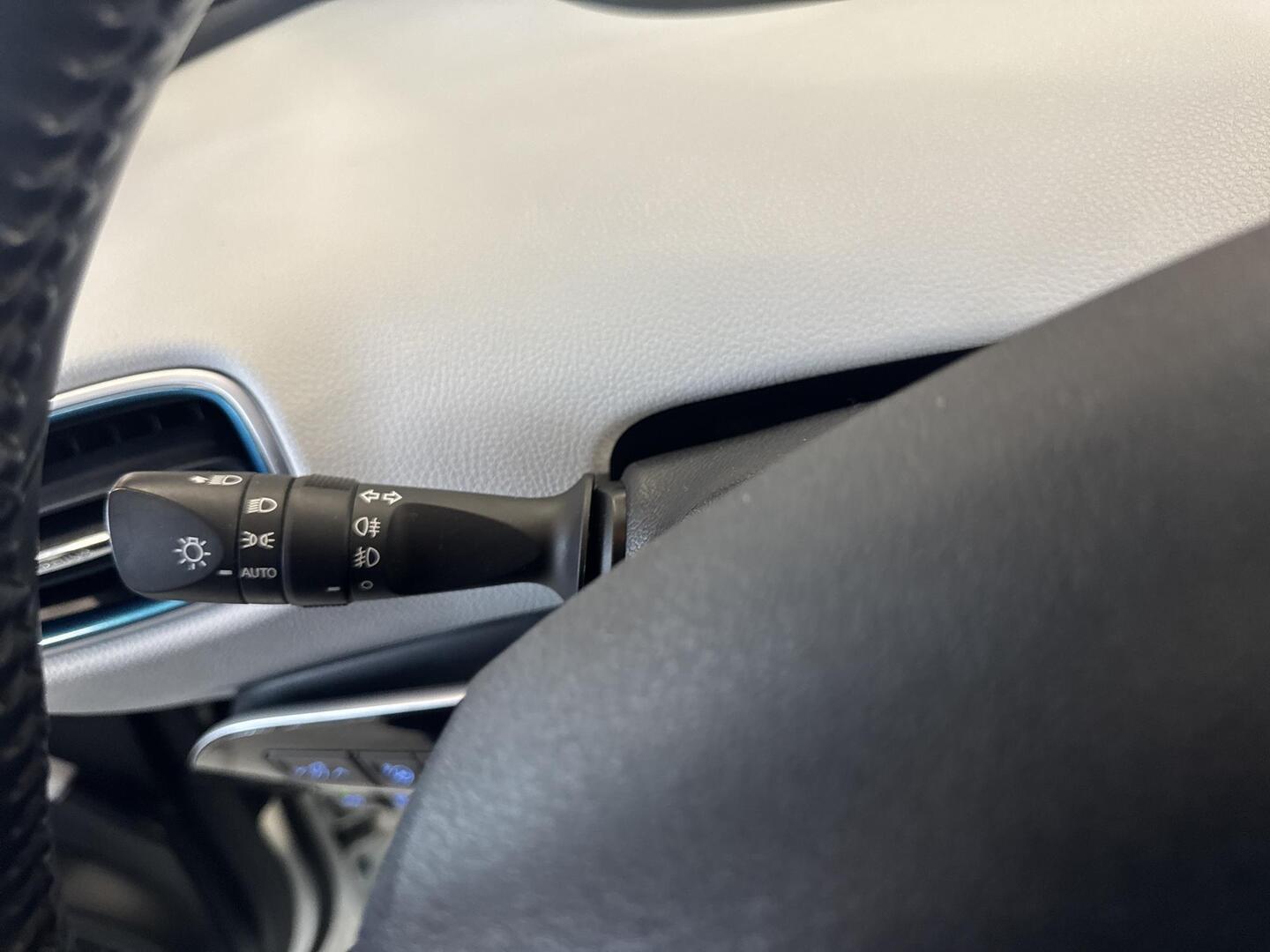 TOYOTA Prius Plug-in 2017