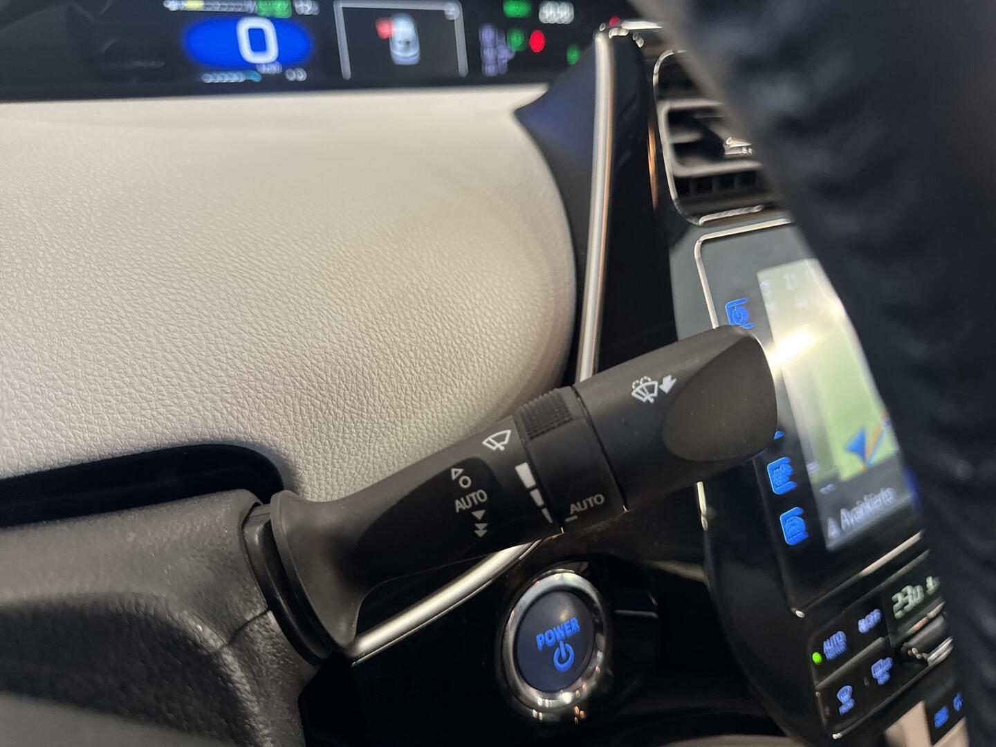 TOYOTA Prius Plug-in 2017
