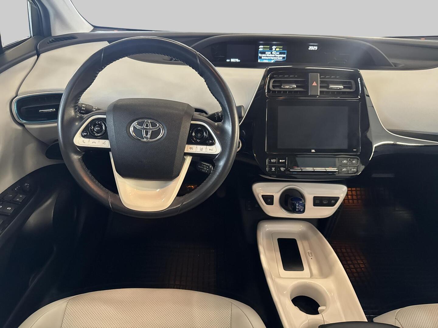 TOYOTA Prius Plug-in 2017