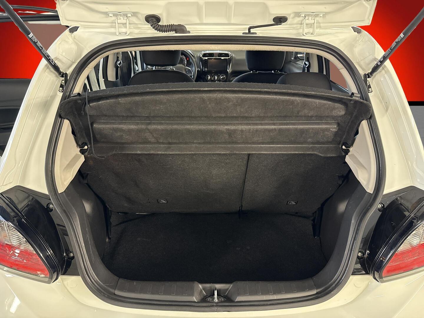 MITSUBISHI Space Star 2024