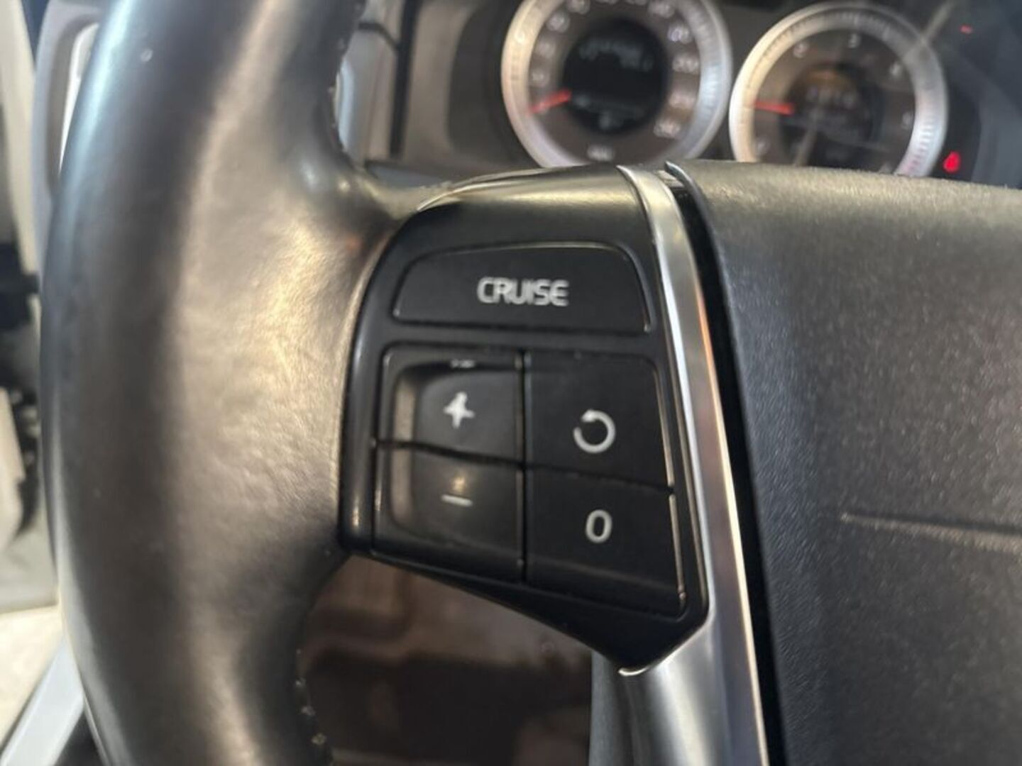 VOLVO V70 2012