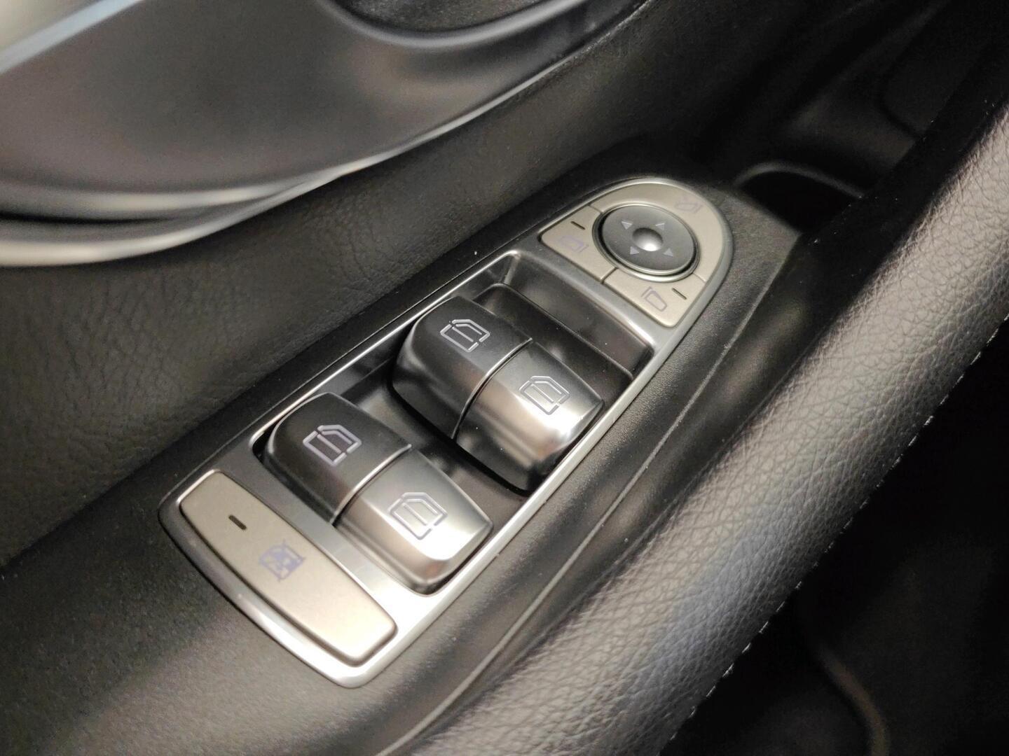 MERCEDES-BENZ E 2020