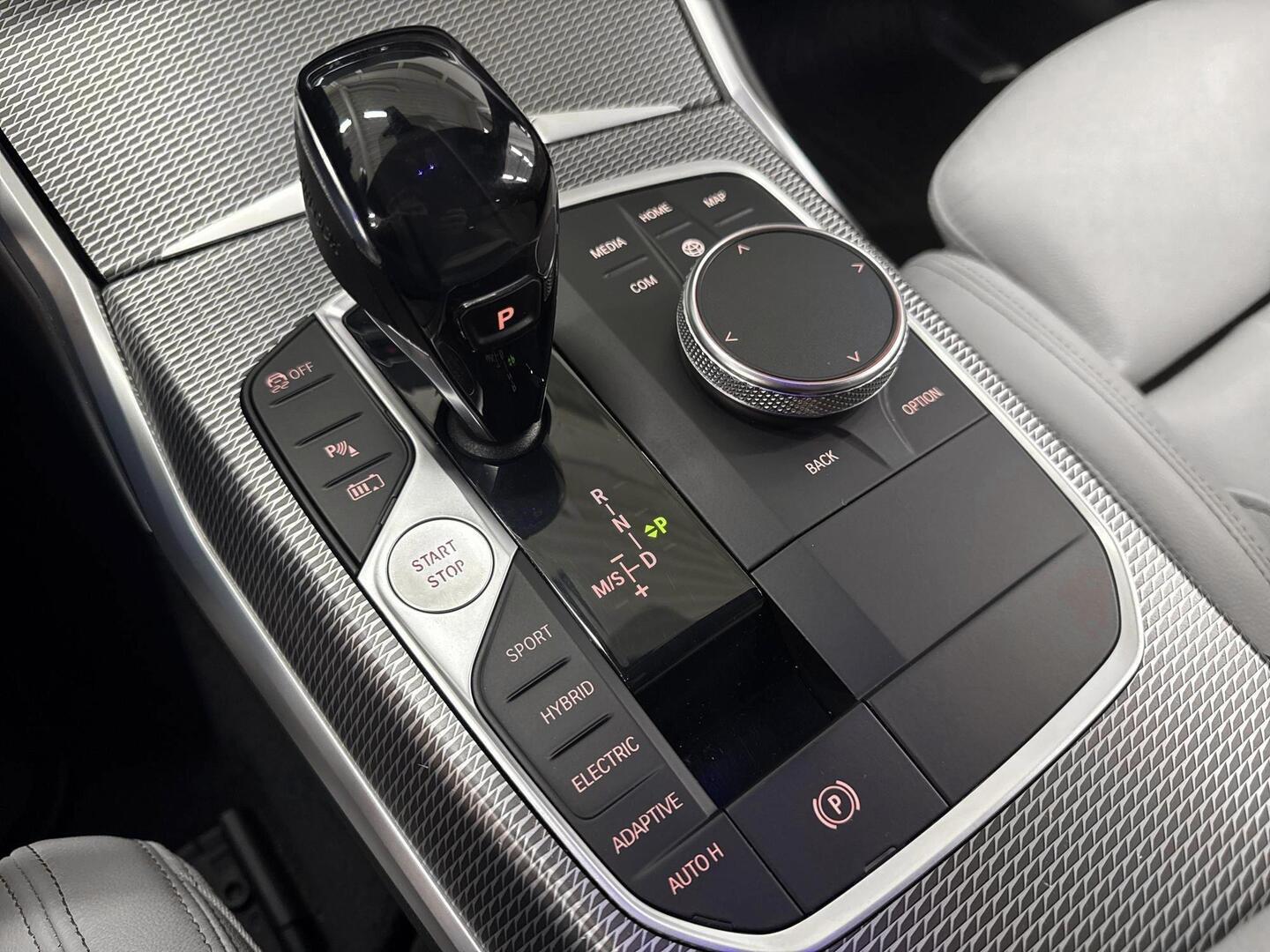 BMW 330 2019