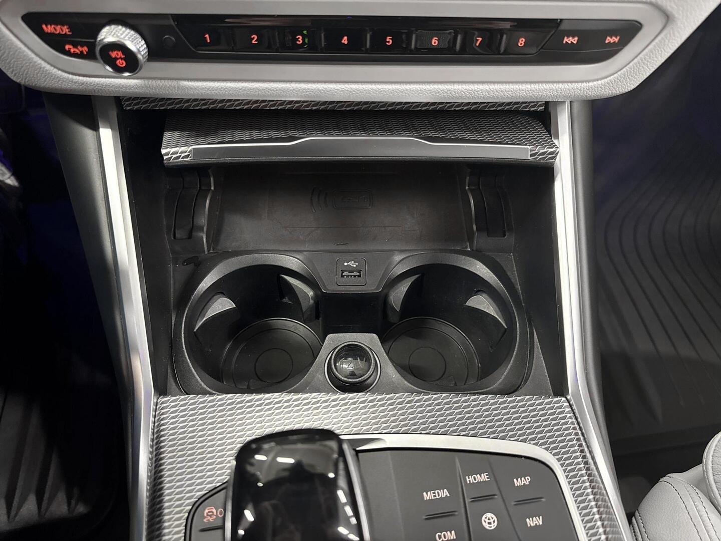 BMW 330 2019
