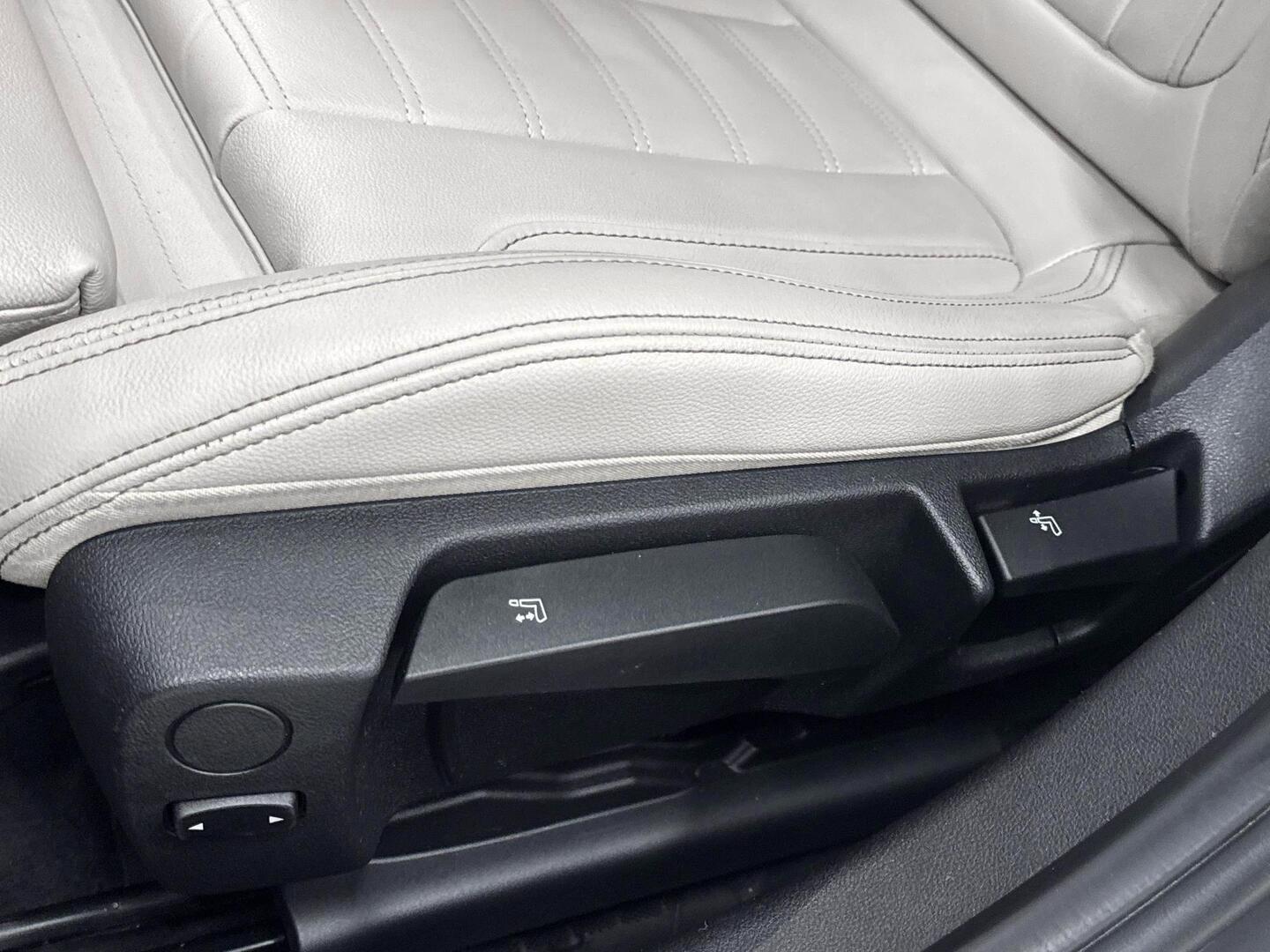 BMW 330 2019