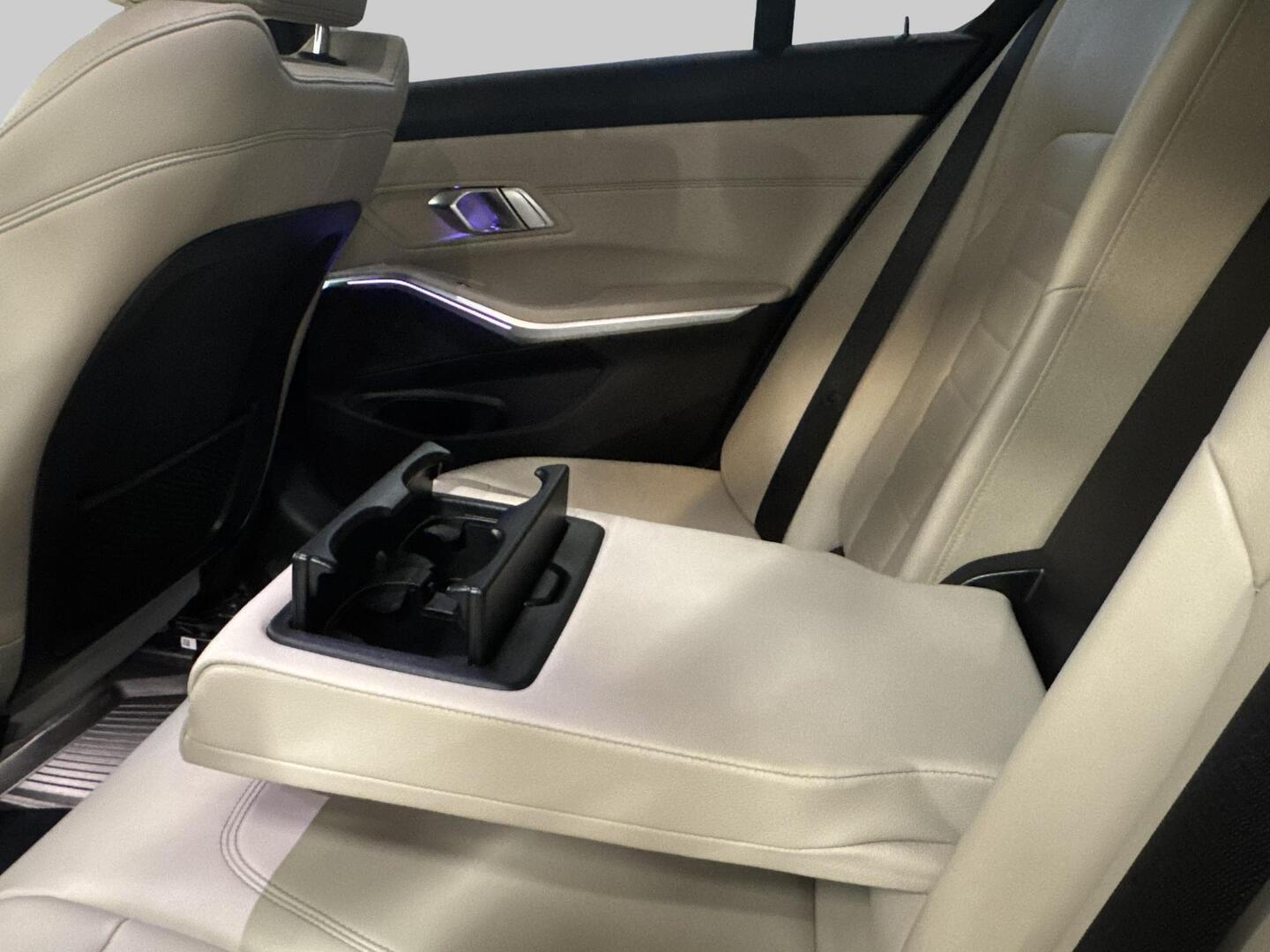 BMW 330 2019