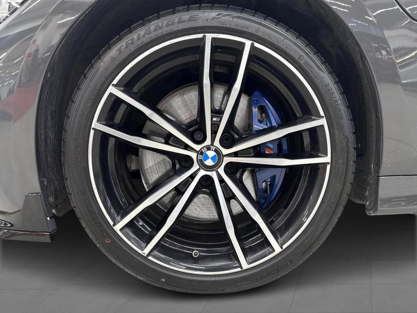 BMW 330 2019