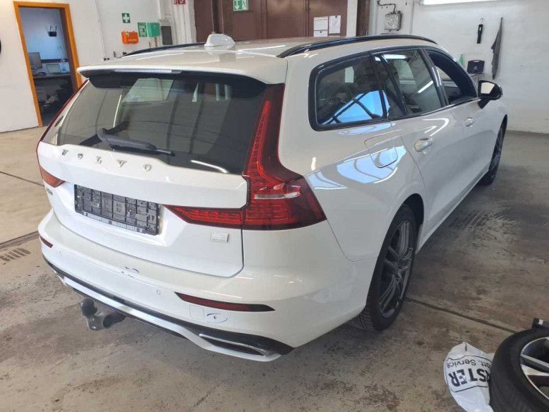 VOLVO V60 2021