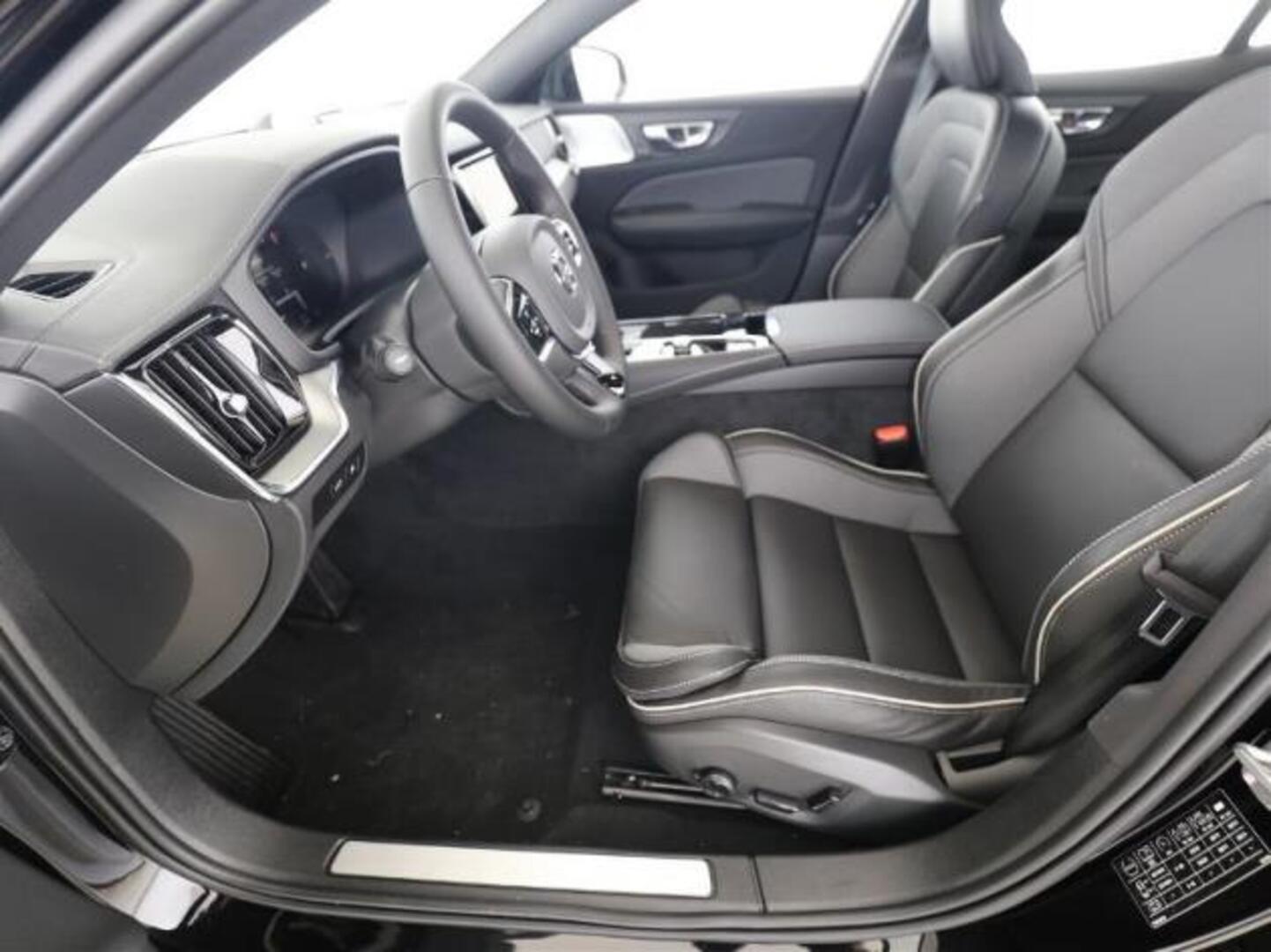 VOLVO S60 2024