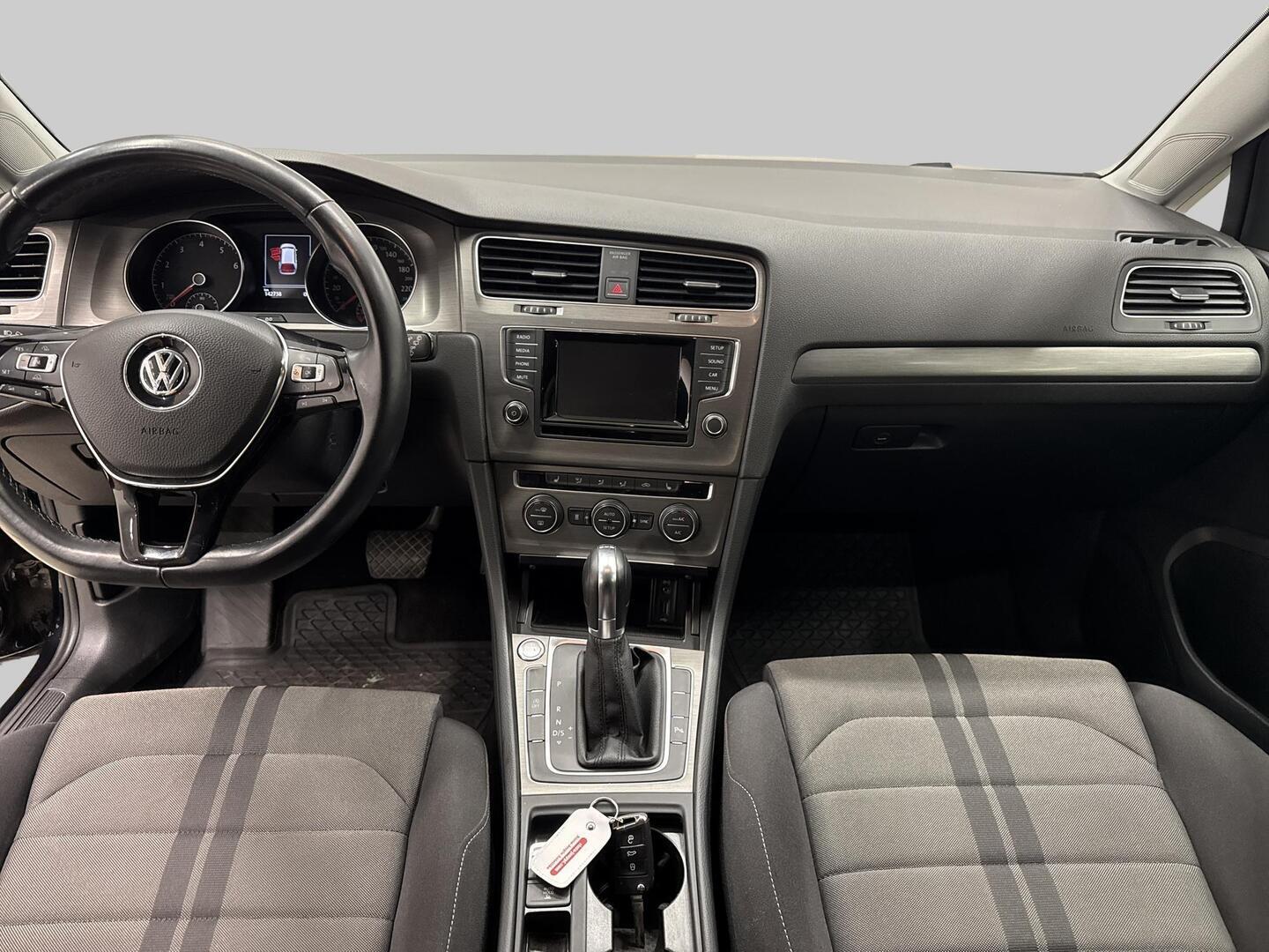 VOLKSWAGEN Golf 2013
