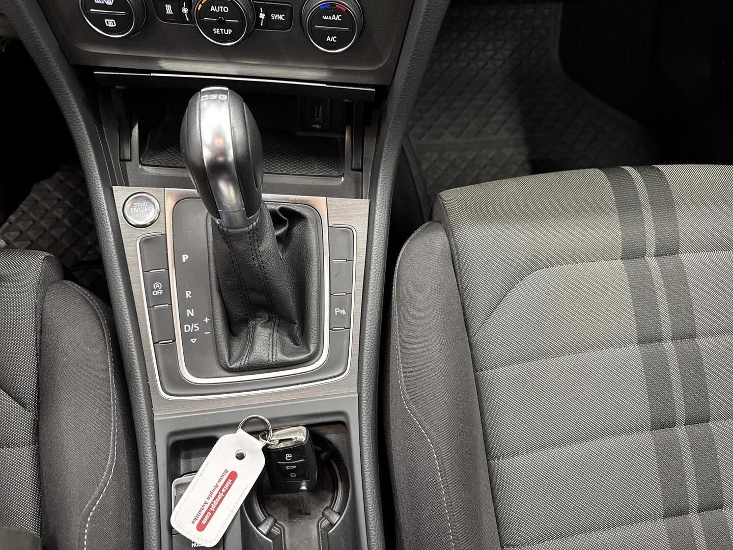 VOLKSWAGEN Golf 2013