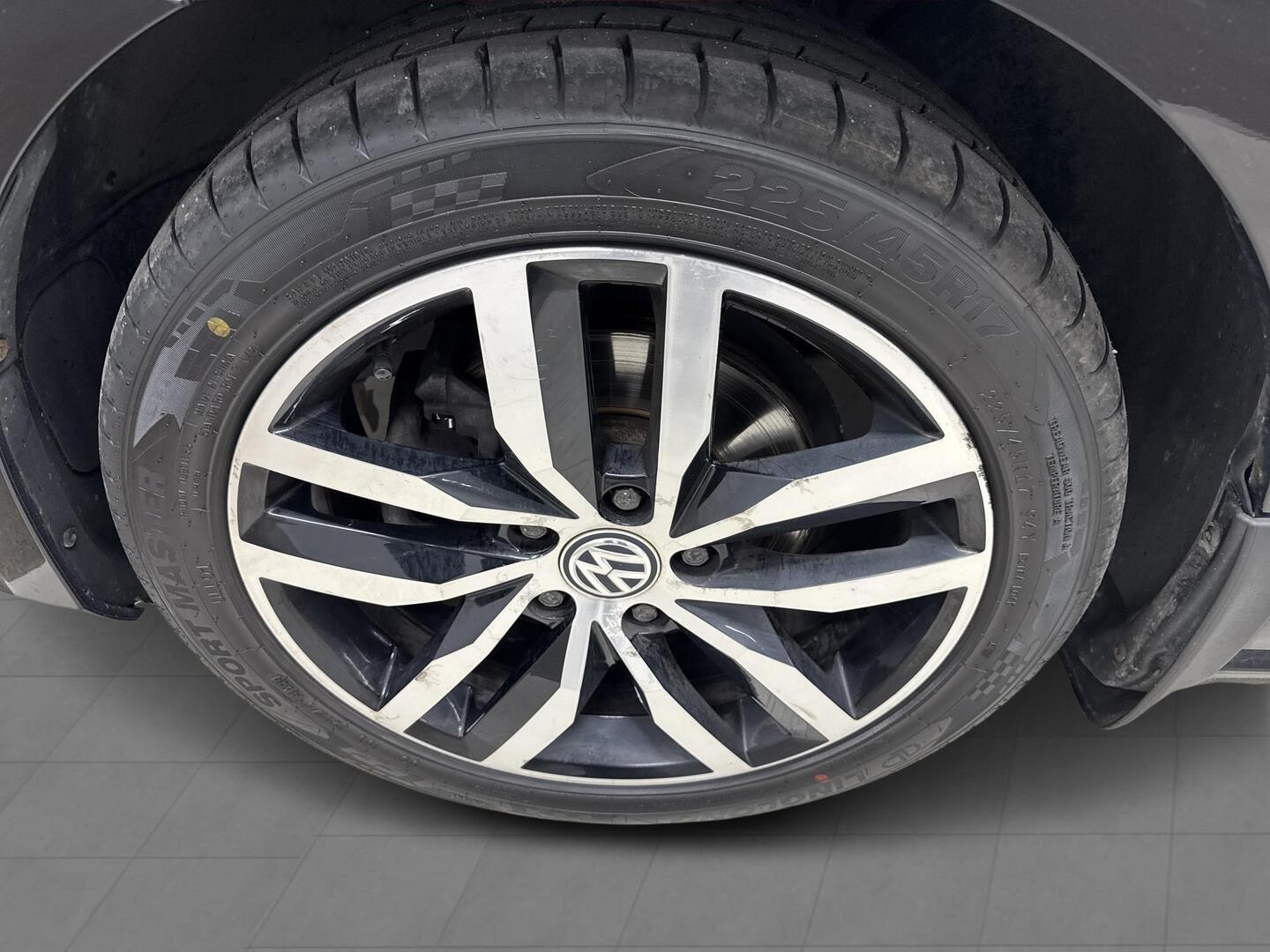 VOLKSWAGEN Golf 2013