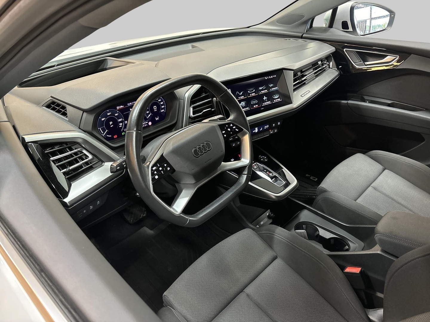 AUDI Q4 e-tron 2021