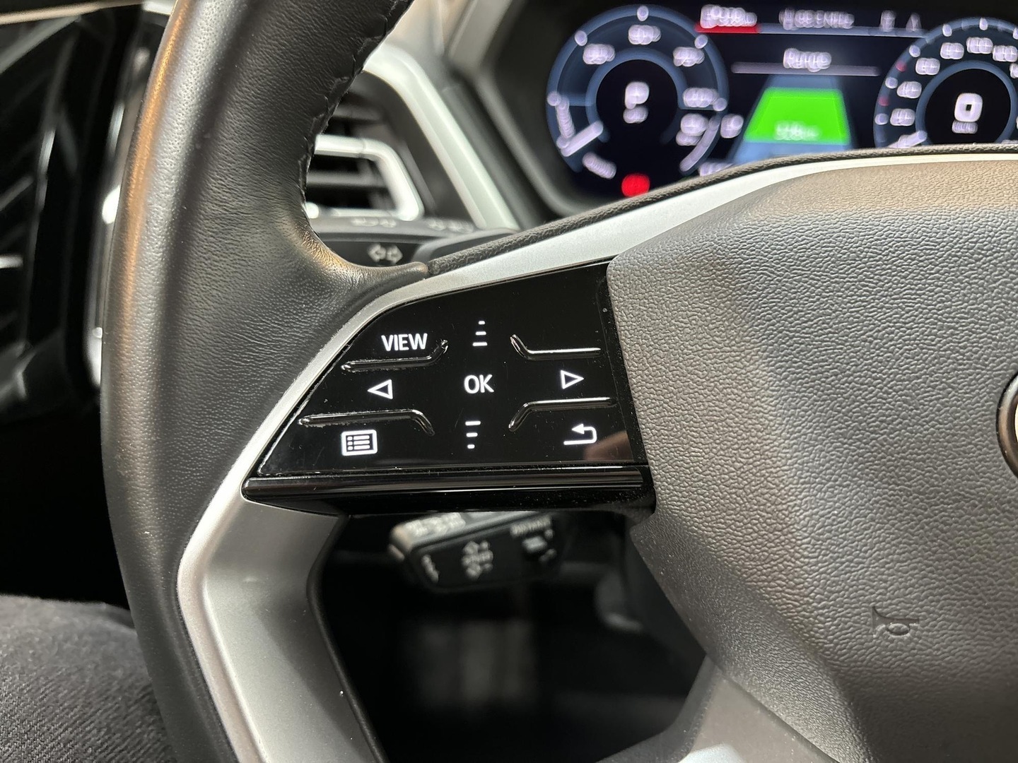 AUDI Q4 e-tron 2021