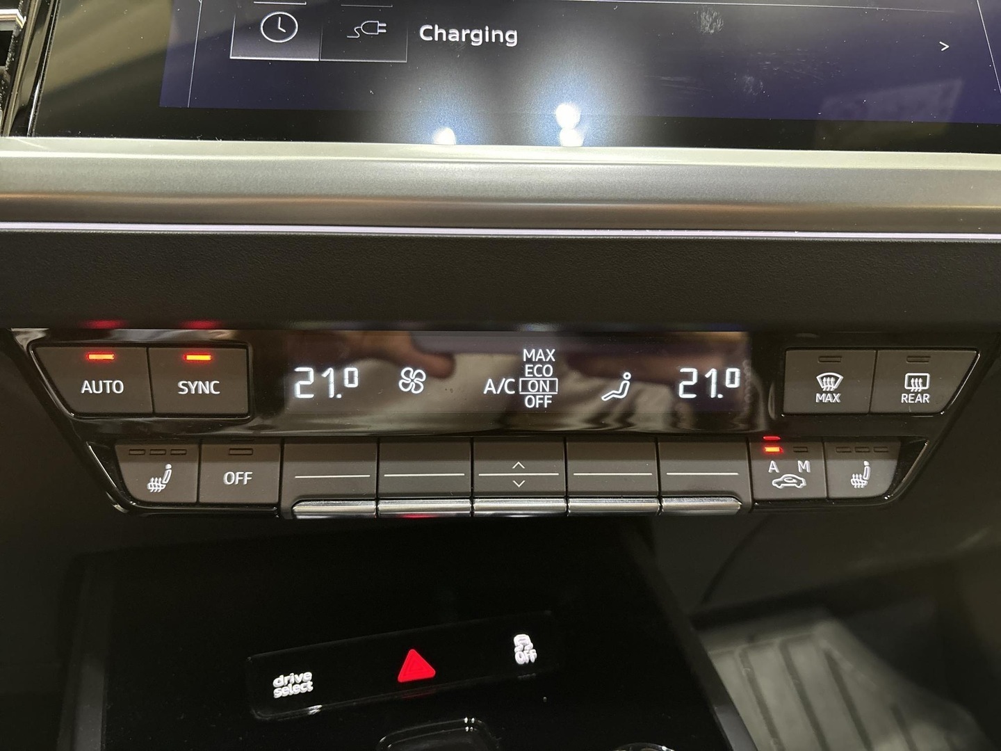 AUDI Q4 e-tron 2021