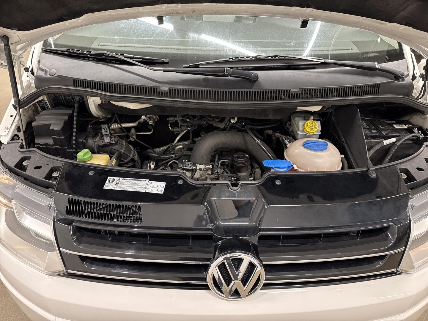 VOLKSWAGEN Caravelle 2012