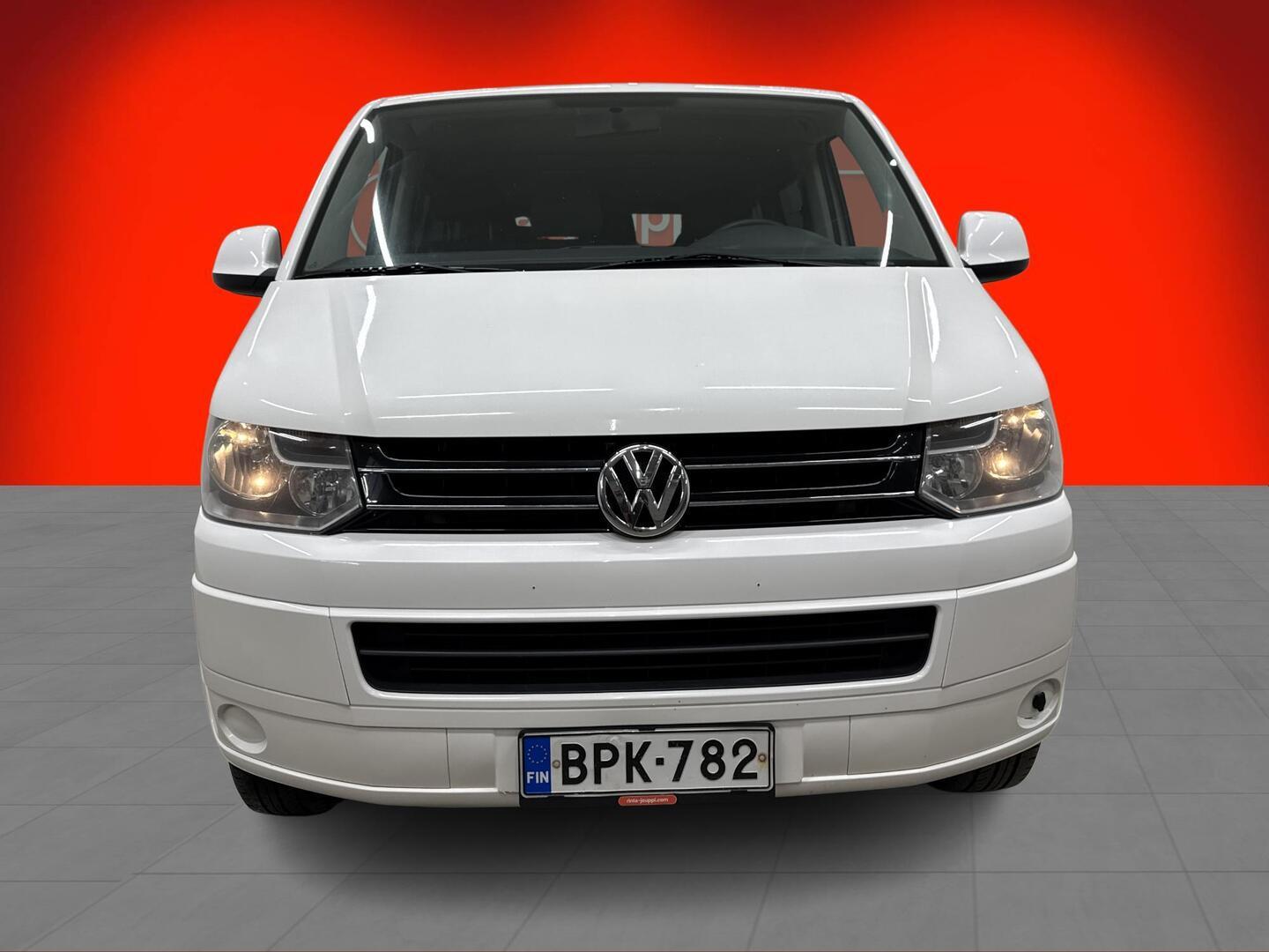 VOLKSWAGEN Caravelle 2012