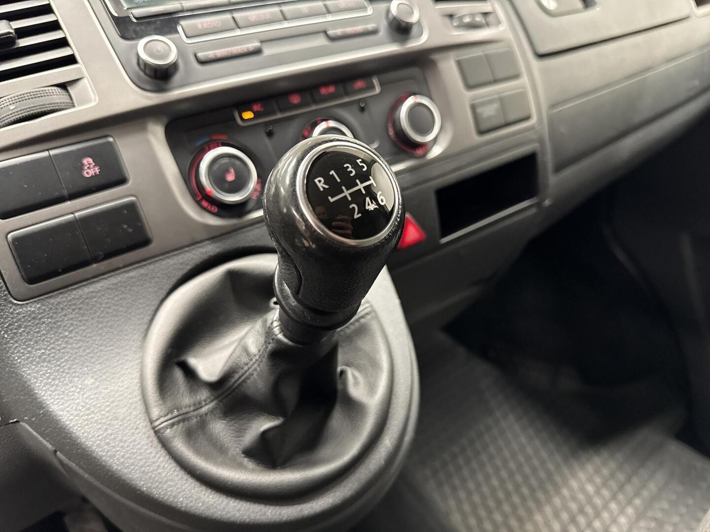 VOLKSWAGEN Caravelle 2012