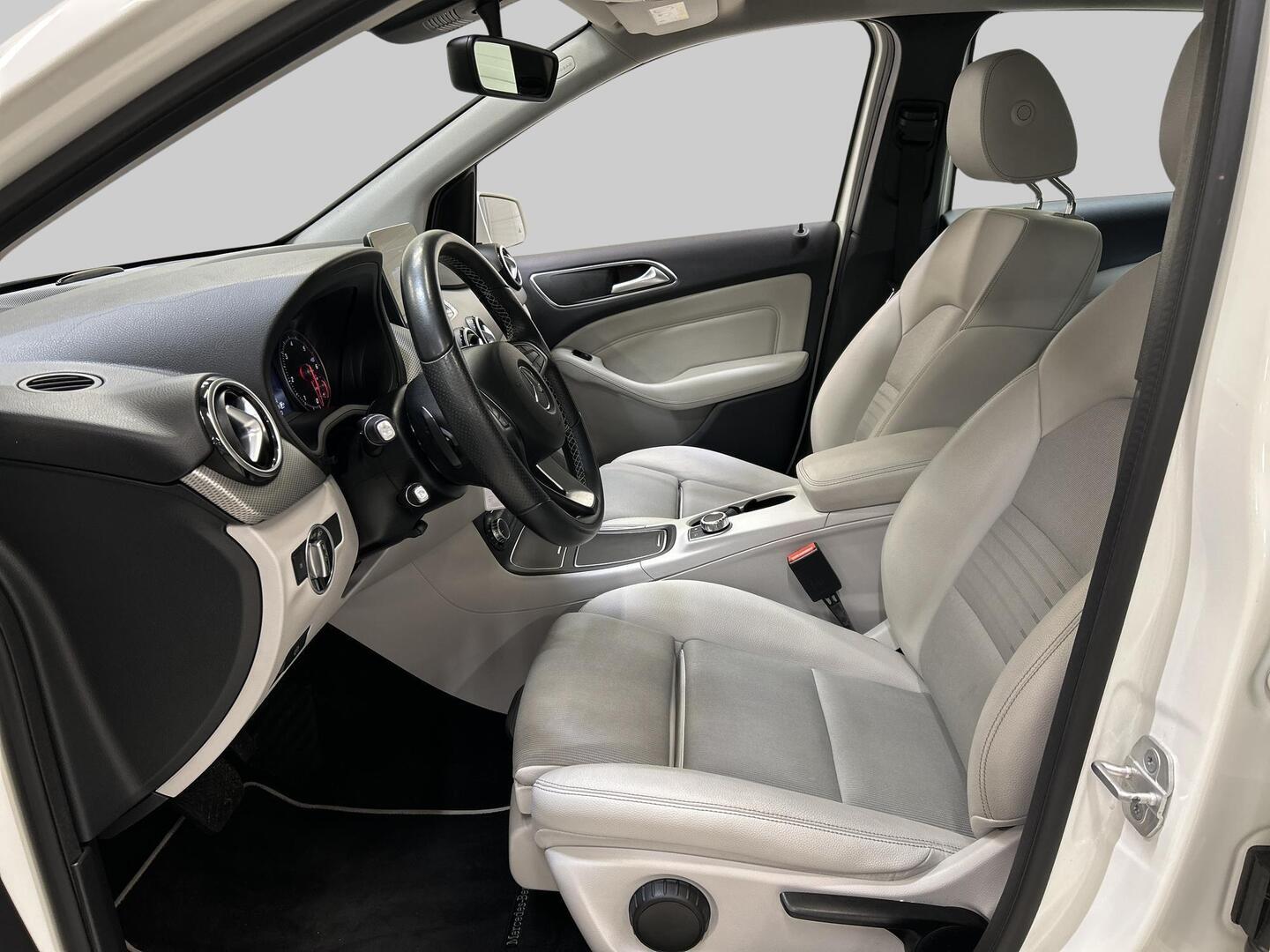 MERCEDES-BENZ B 2016