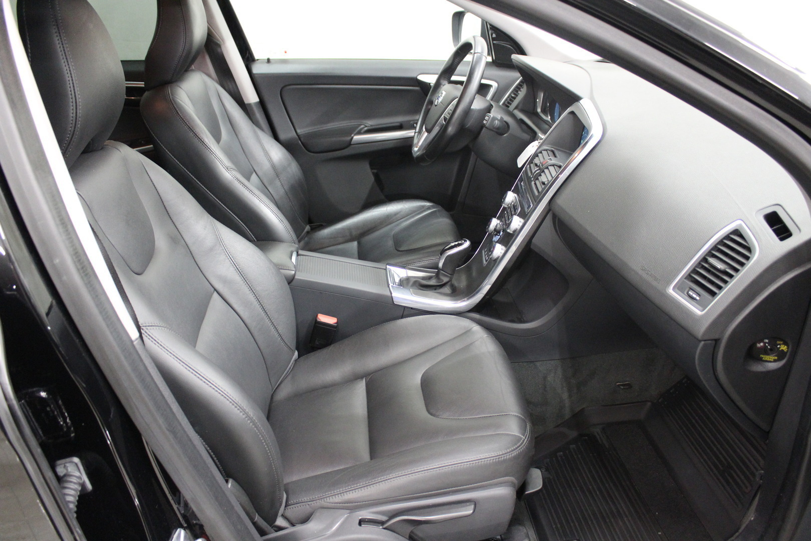 VOLVO XC60 2016