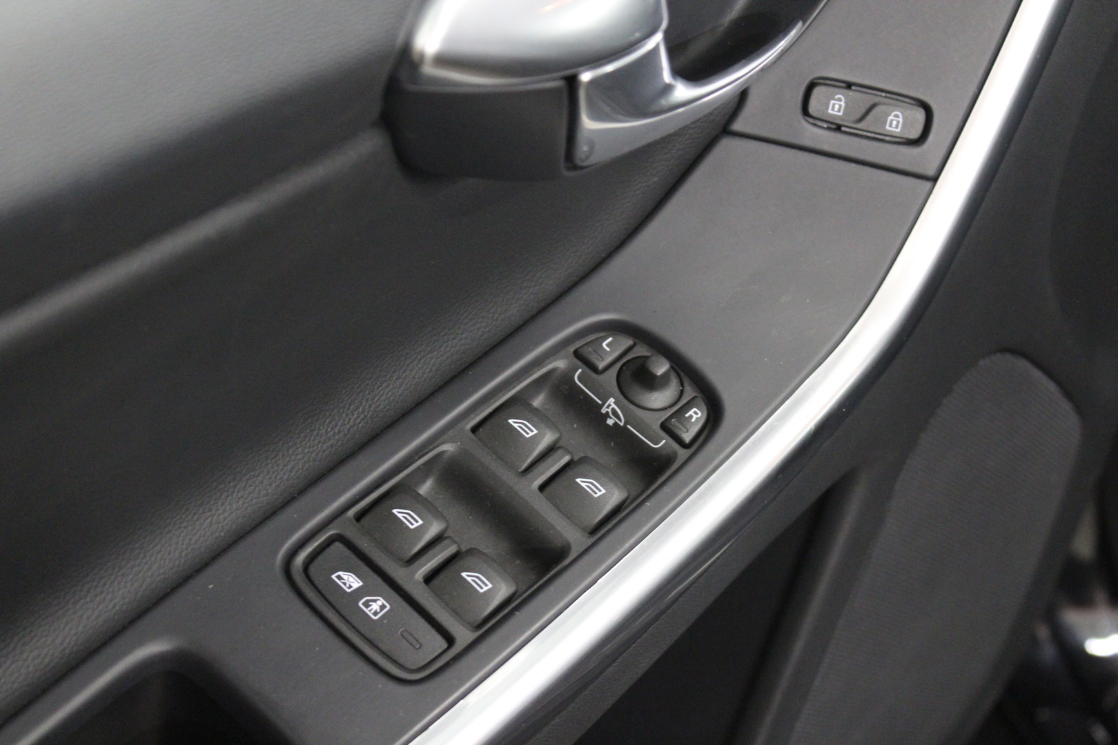 VOLVO XC60 2016