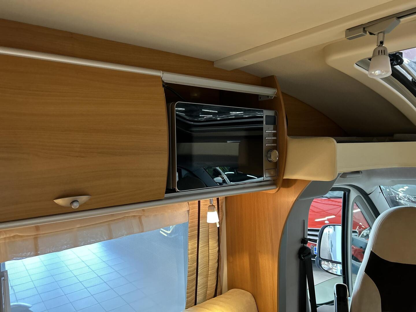 BÜRSTNER NEXXO T 687 2010