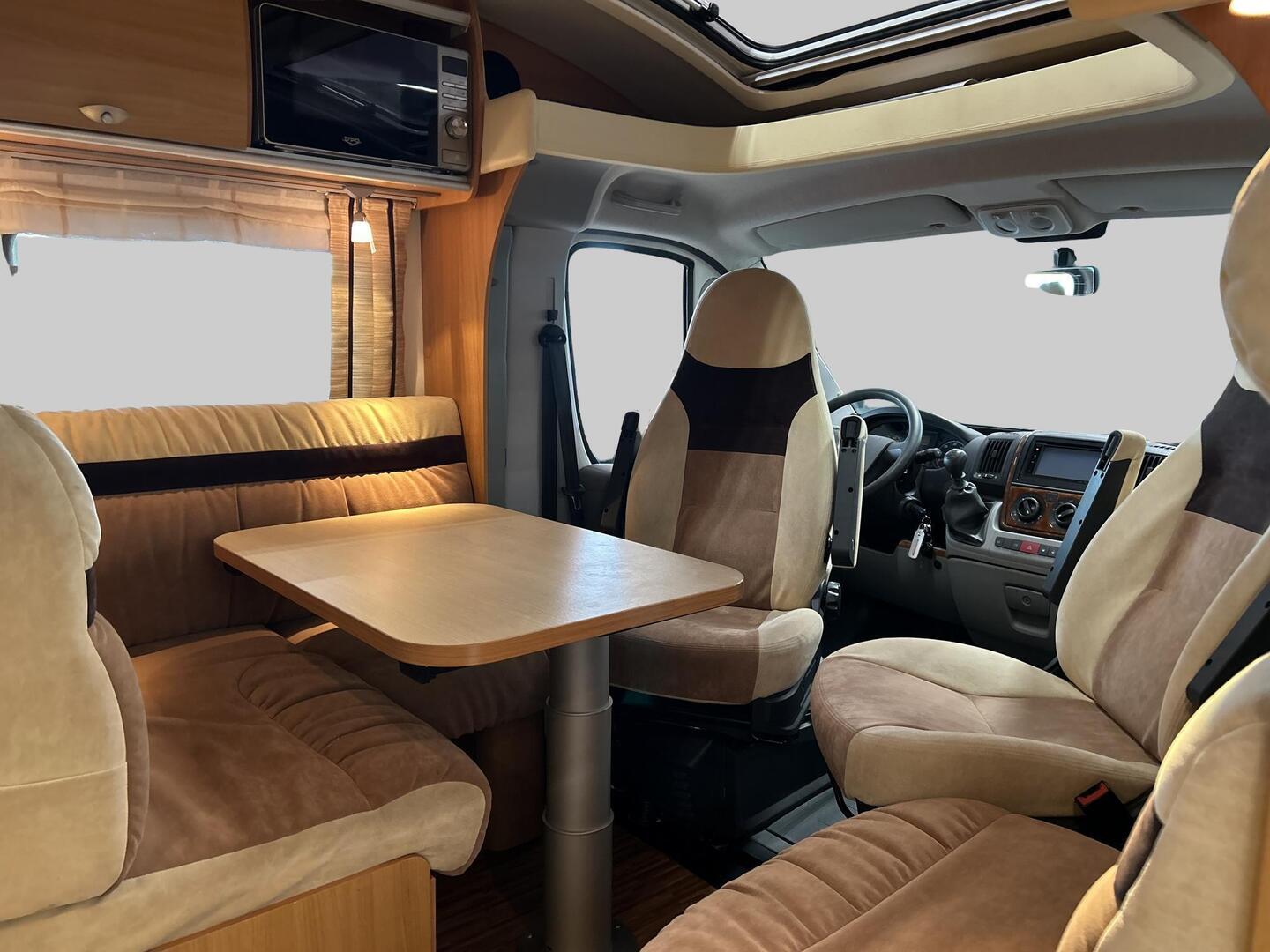 BÜRSTNER NEXXO T 687 2010