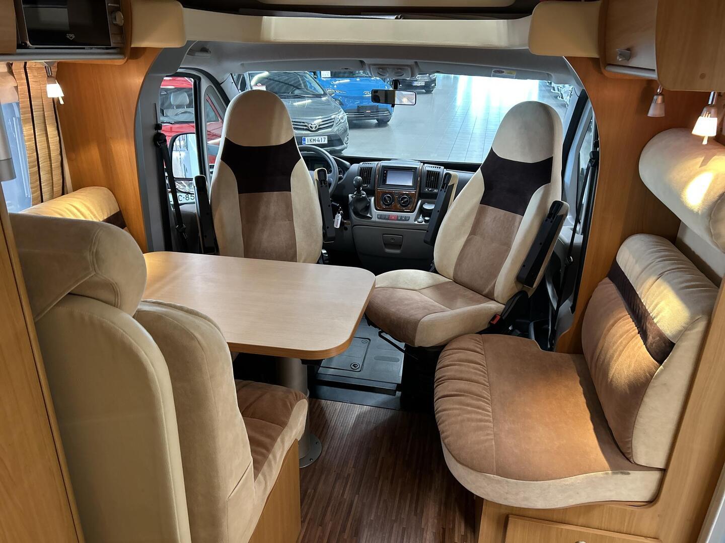 BÜRSTNER NEXXO T 687 2010