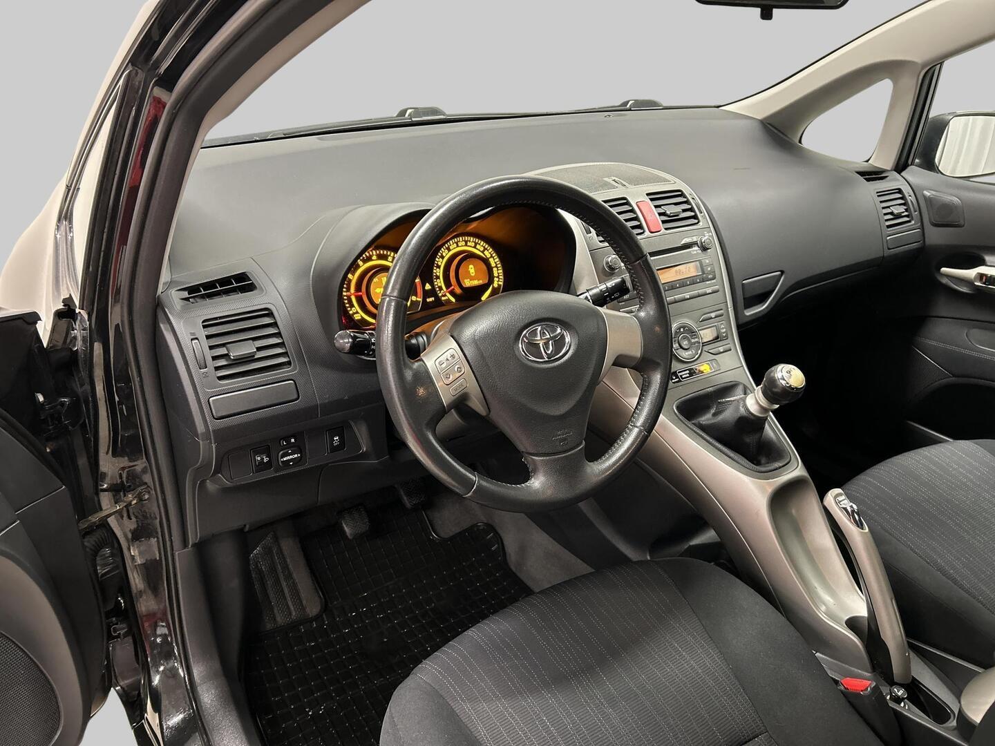 TOYOTA Auris 2009