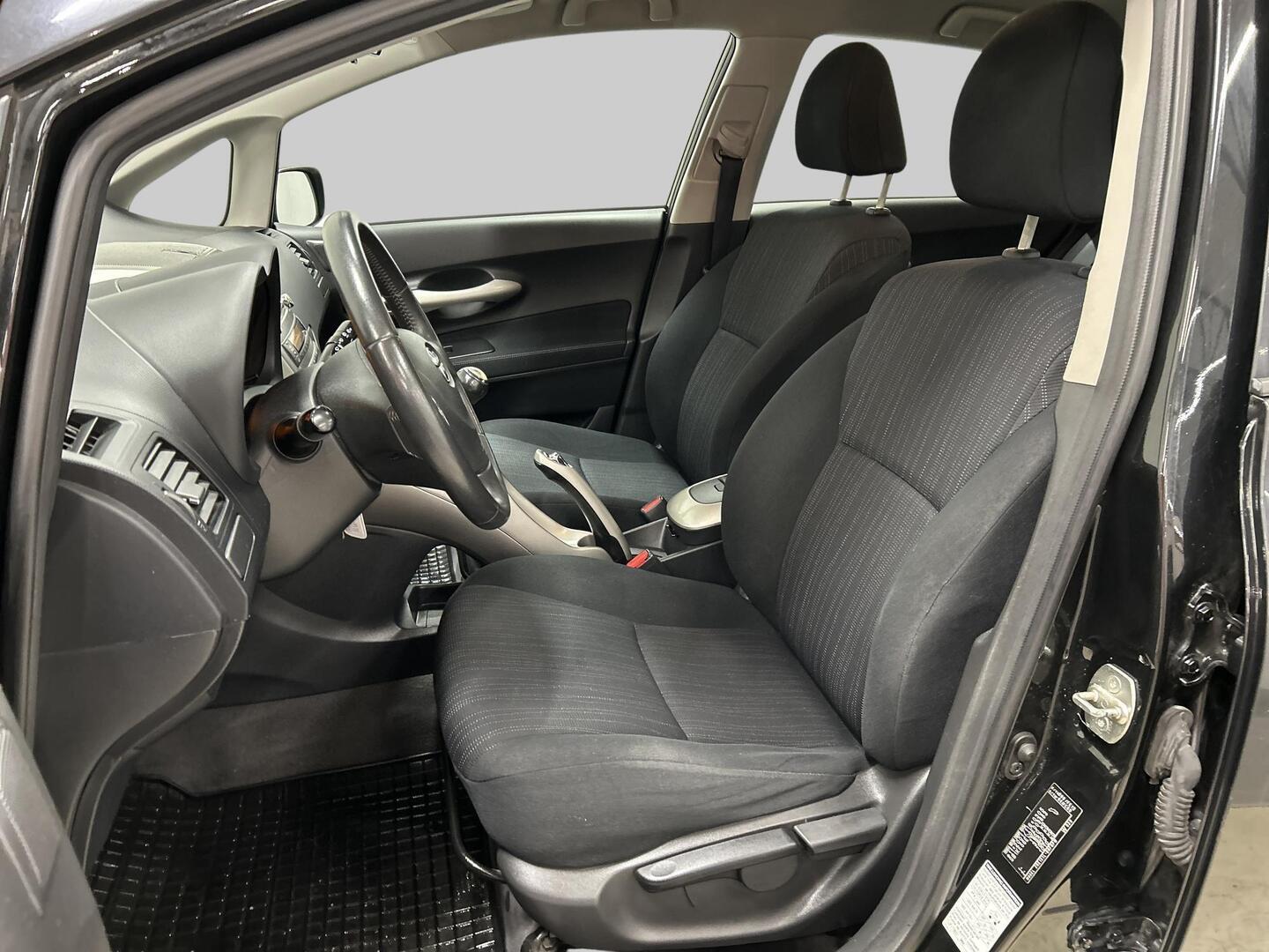 TOYOTA Auris 2009