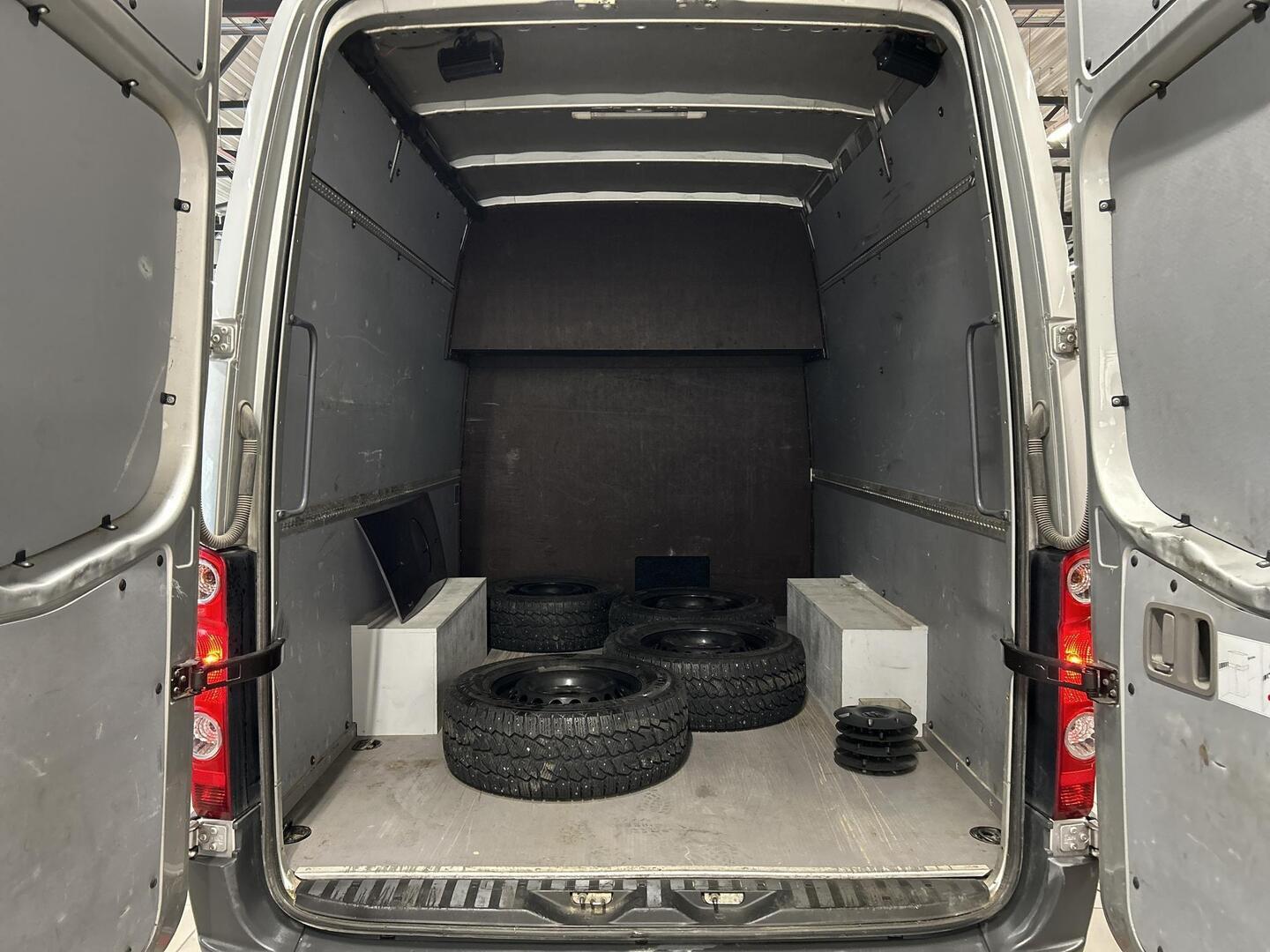VOLKSWAGEN Crafter 2011