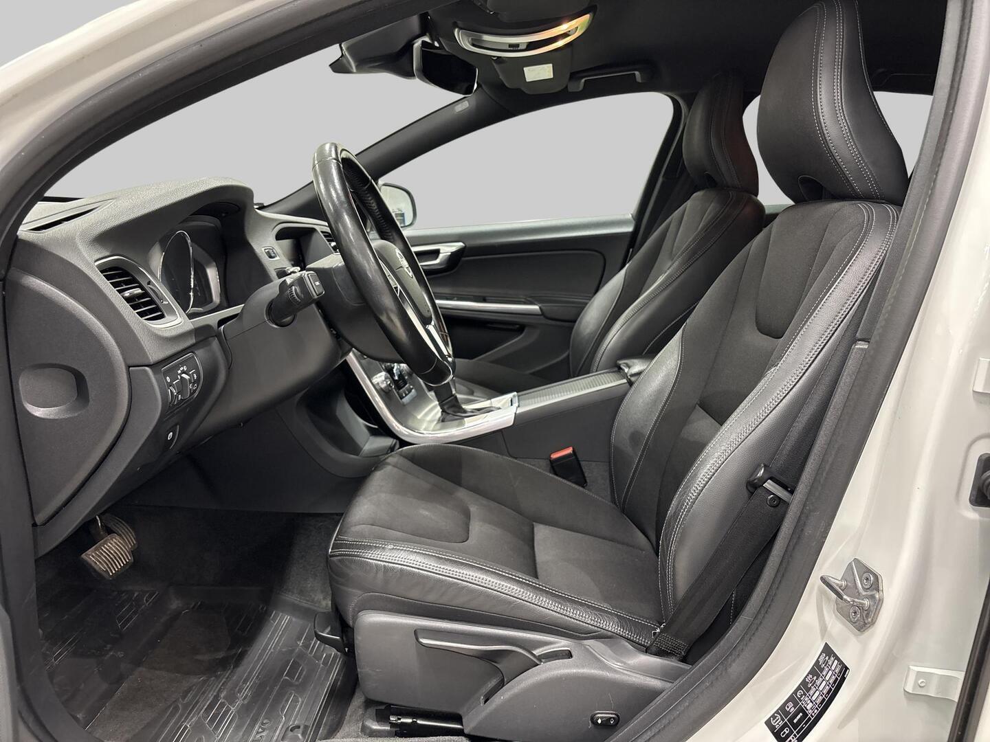 VOLVO V60 2017