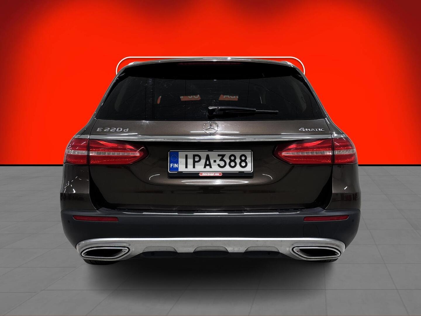 MERCEDES-BENZ E 2017