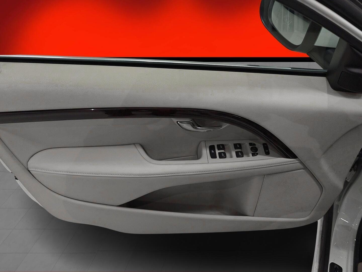 VOLVO V70 2013