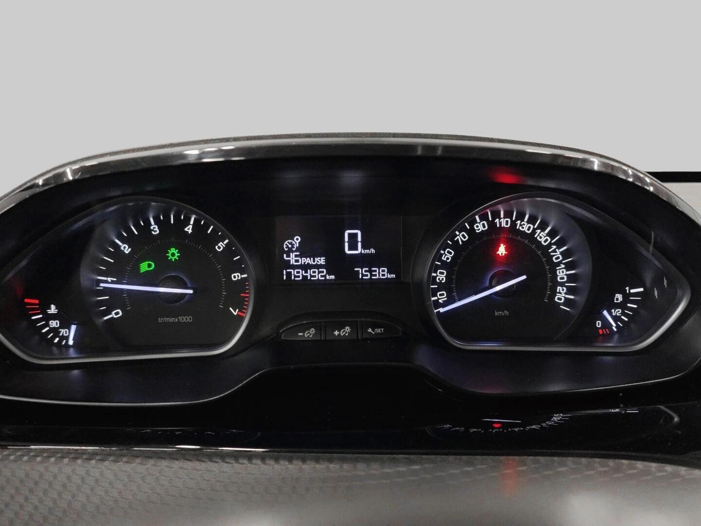 PEUGEOT 2008 2015