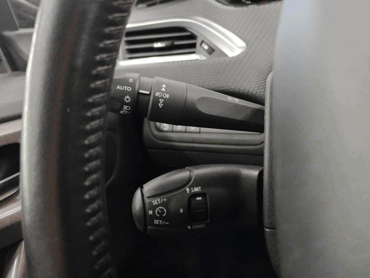 PEUGEOT 2008 2015