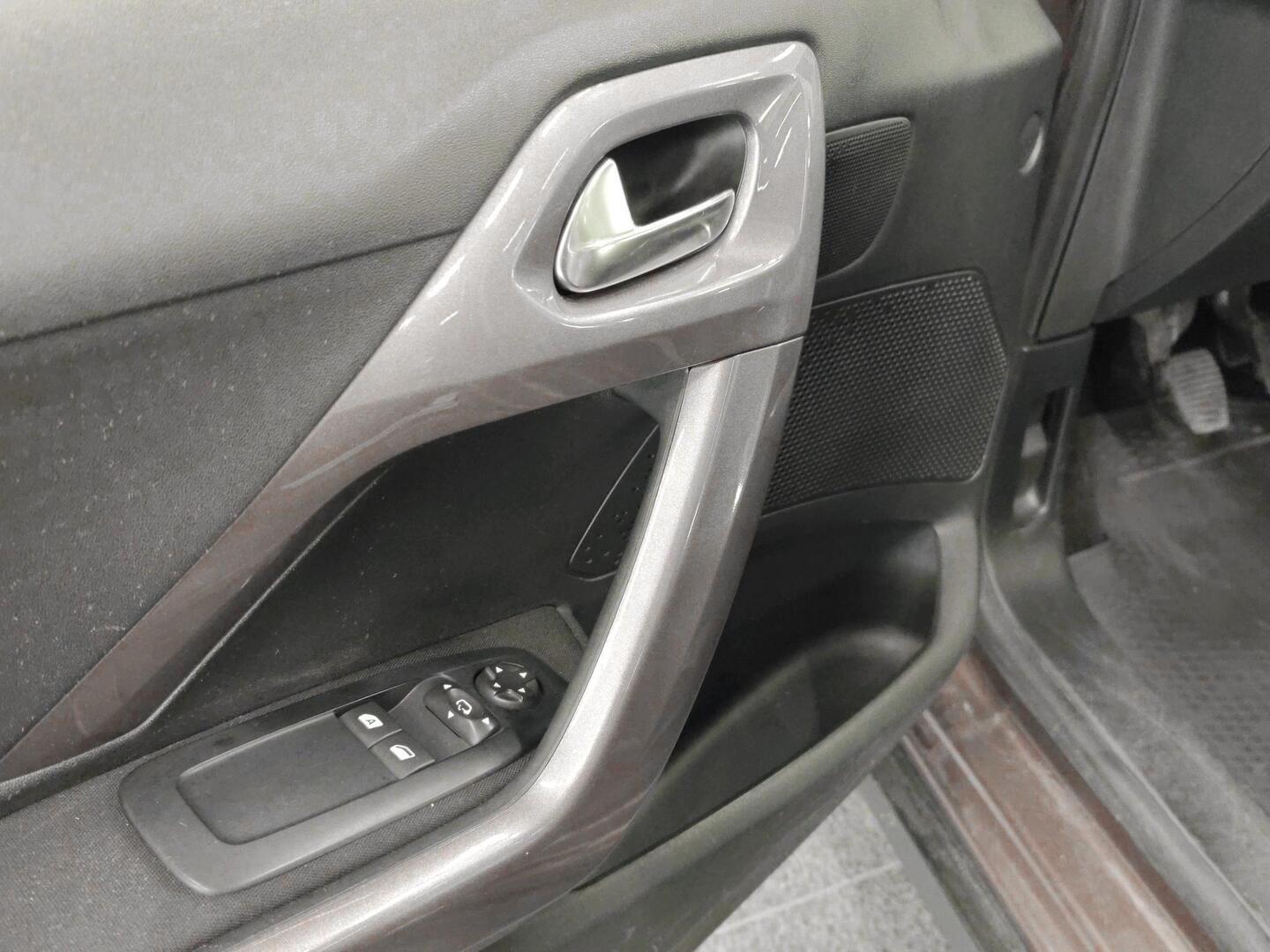 PEUGEOT 2008 2015