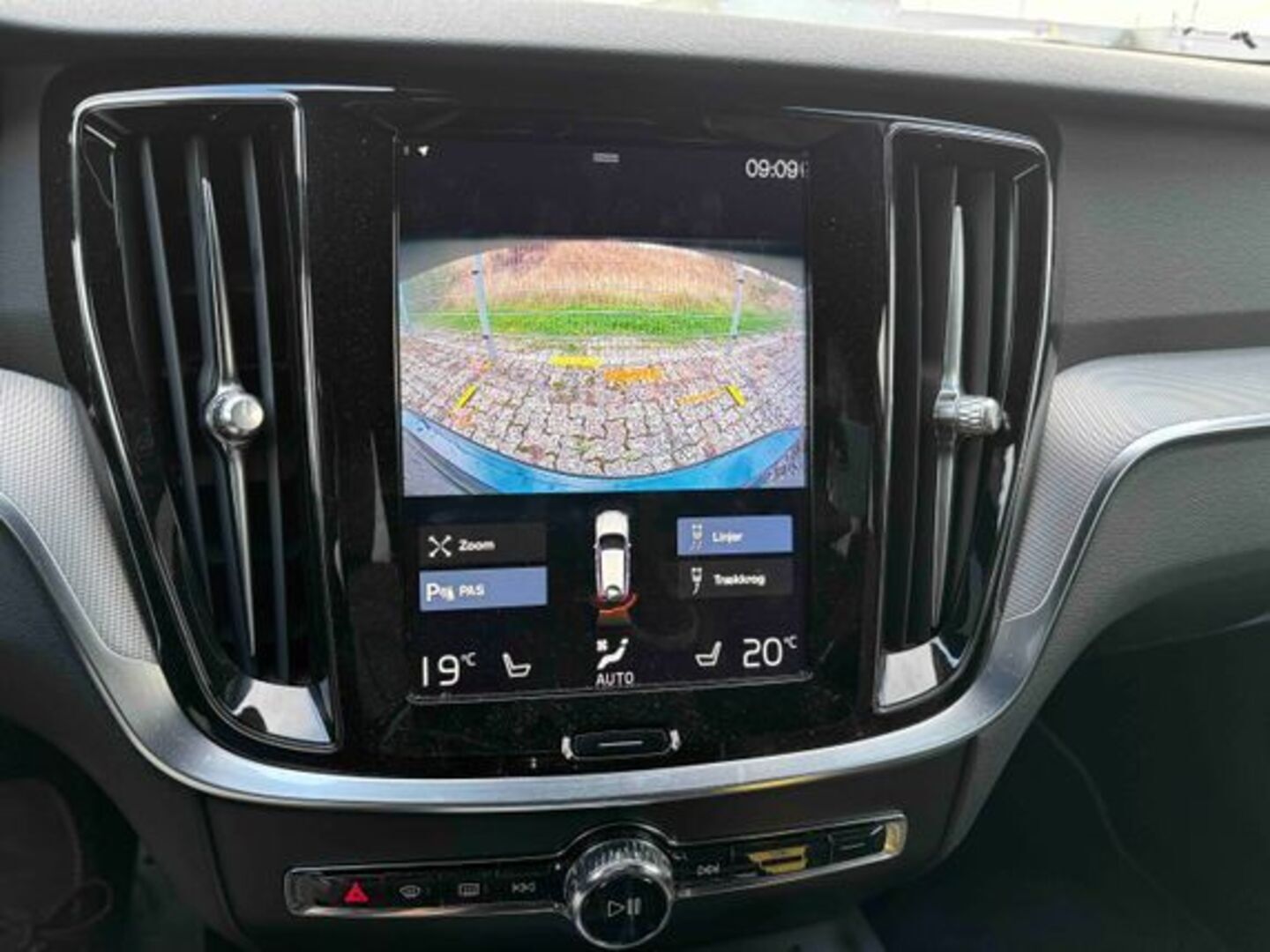 VOLVO V60 2020