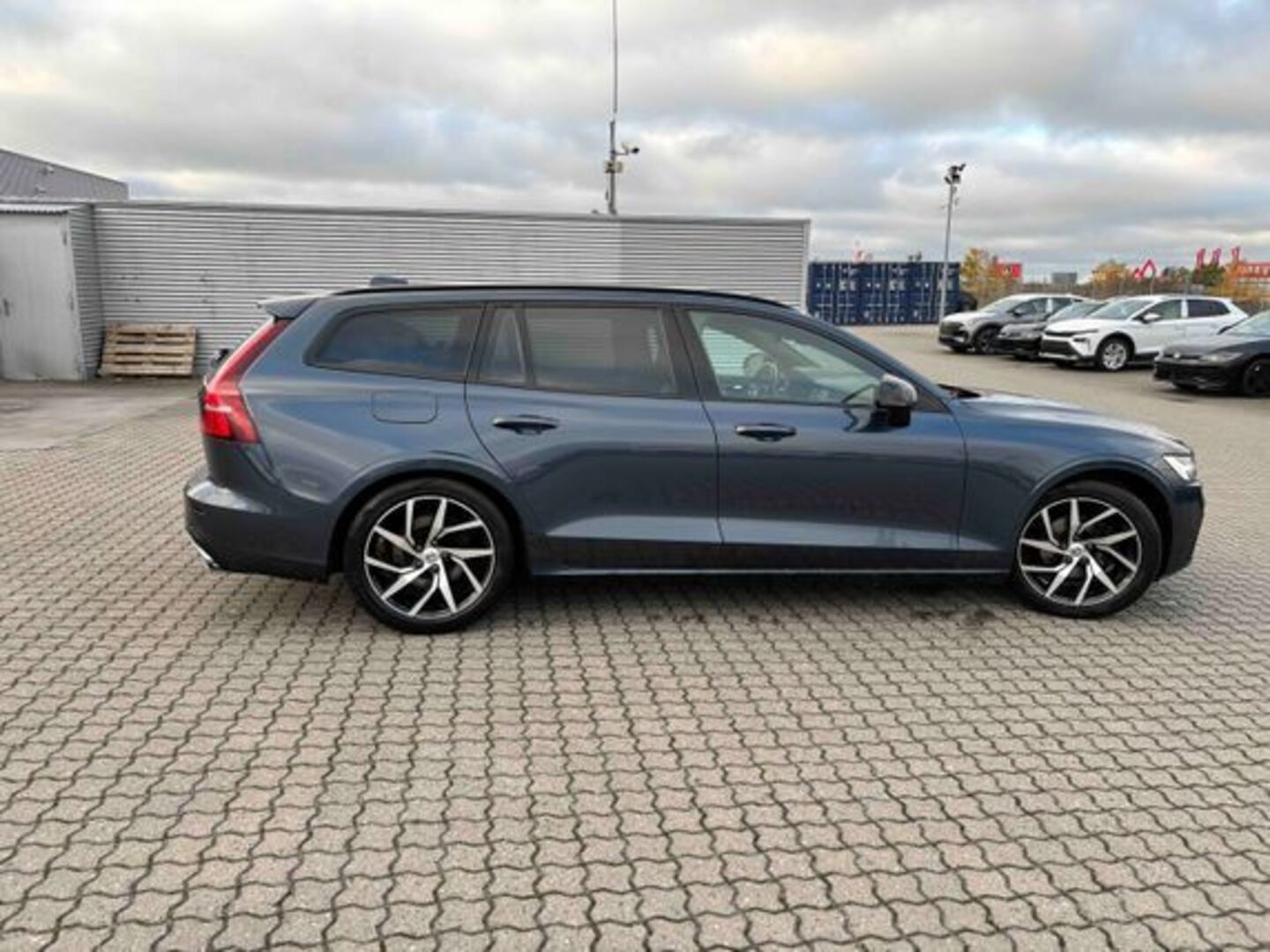 VOLVO V60 2020