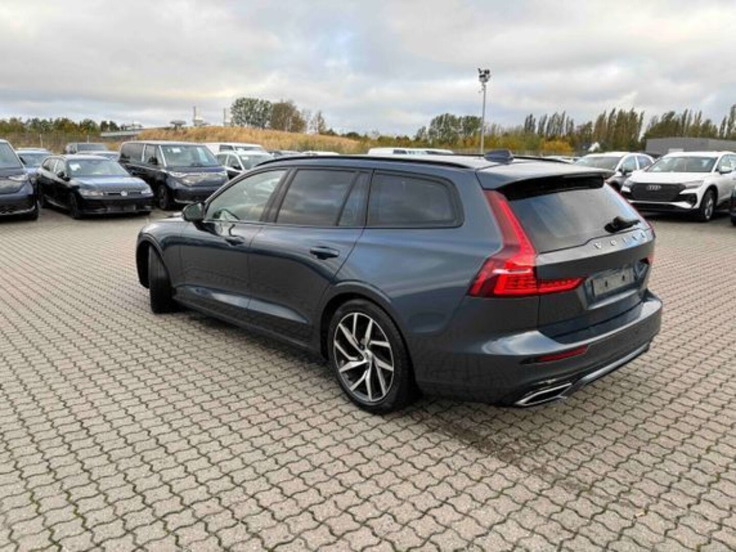 VOLVO V60 2020