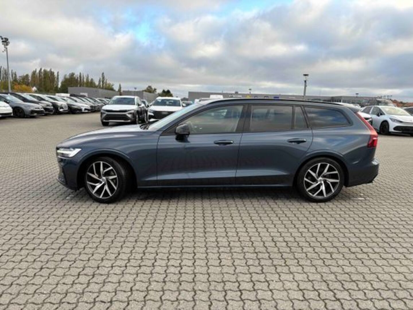 VOLVO V60 2020