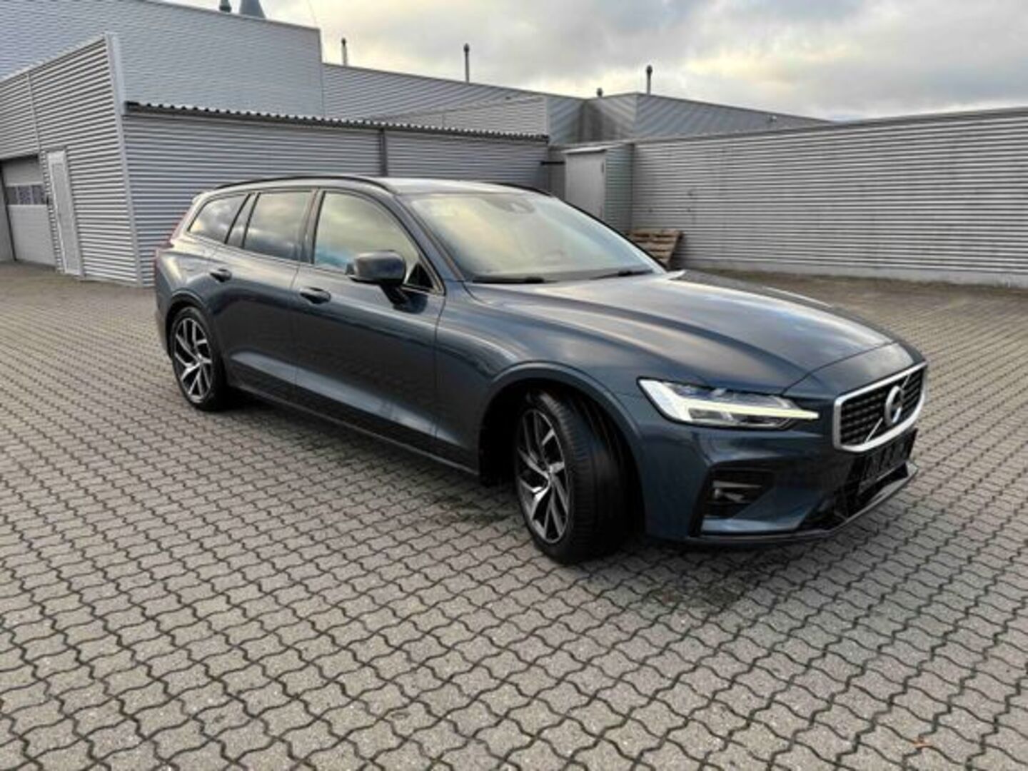 VOLVO V60 2020