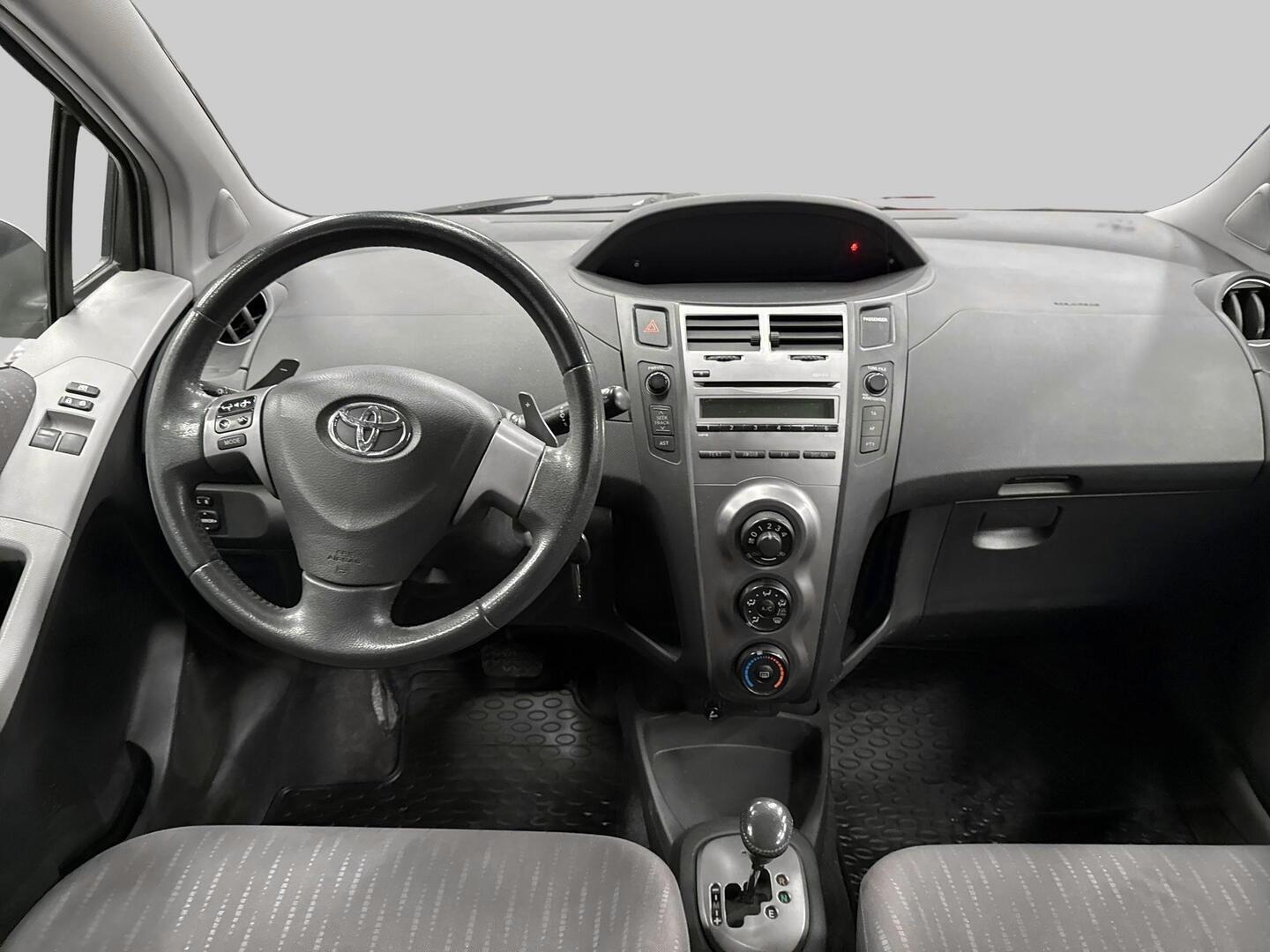 TOYOTA Yaris 2009