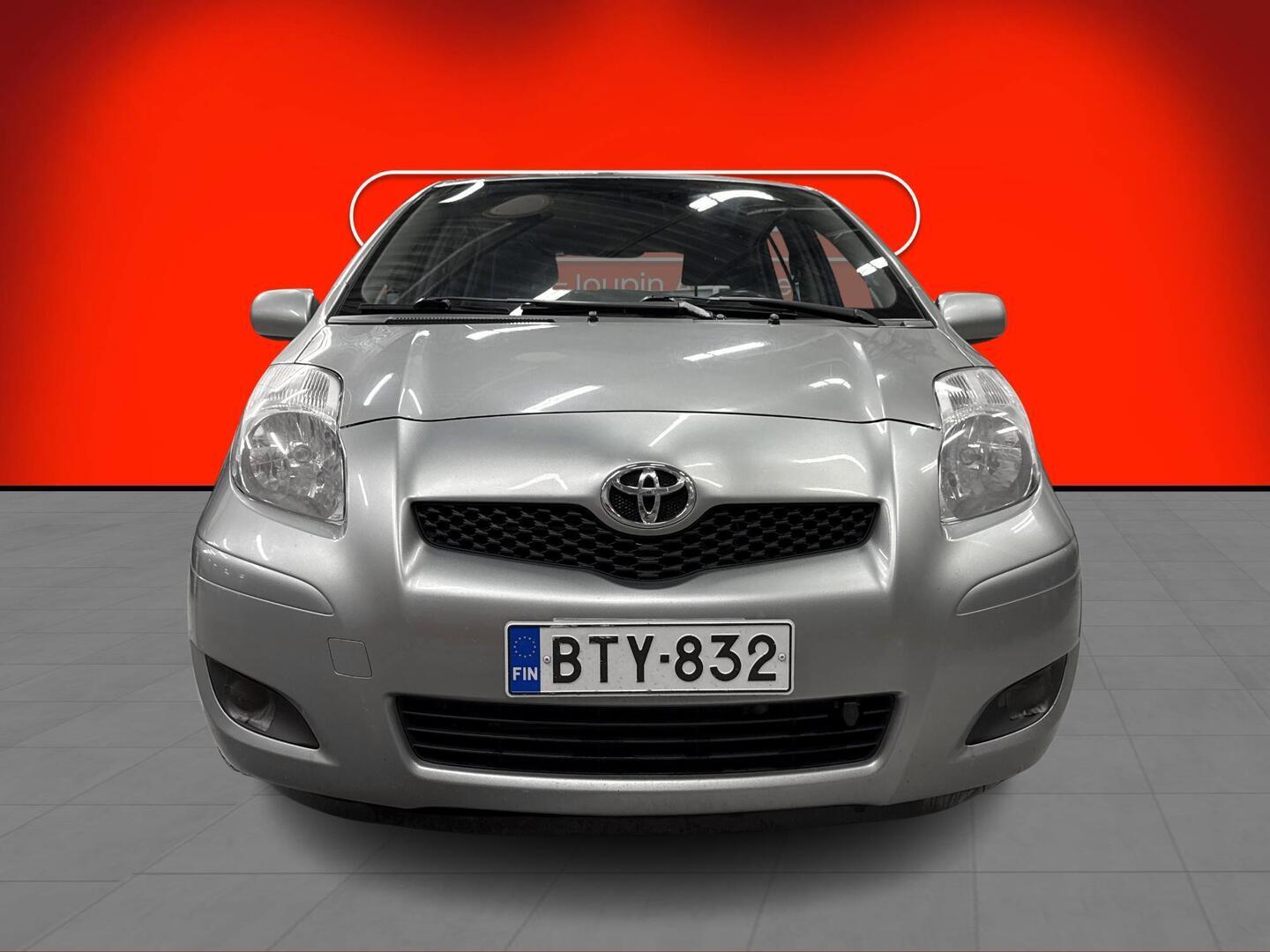 TOYOTA Yaris 2009