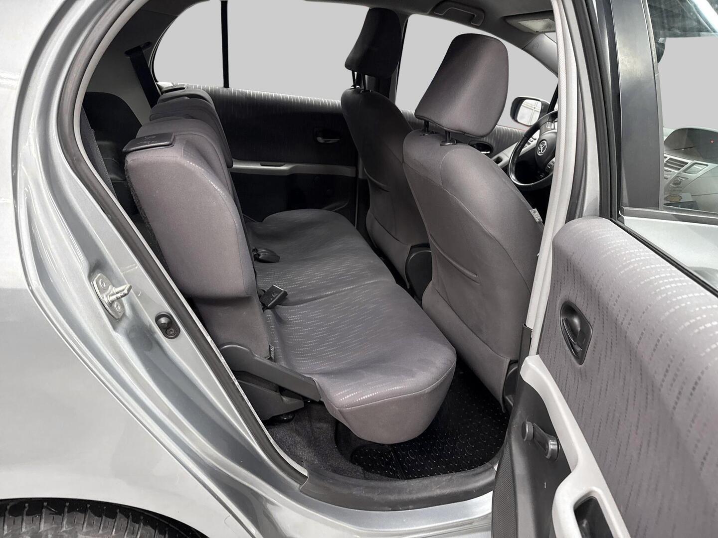 TOYOTA Yaris 2009